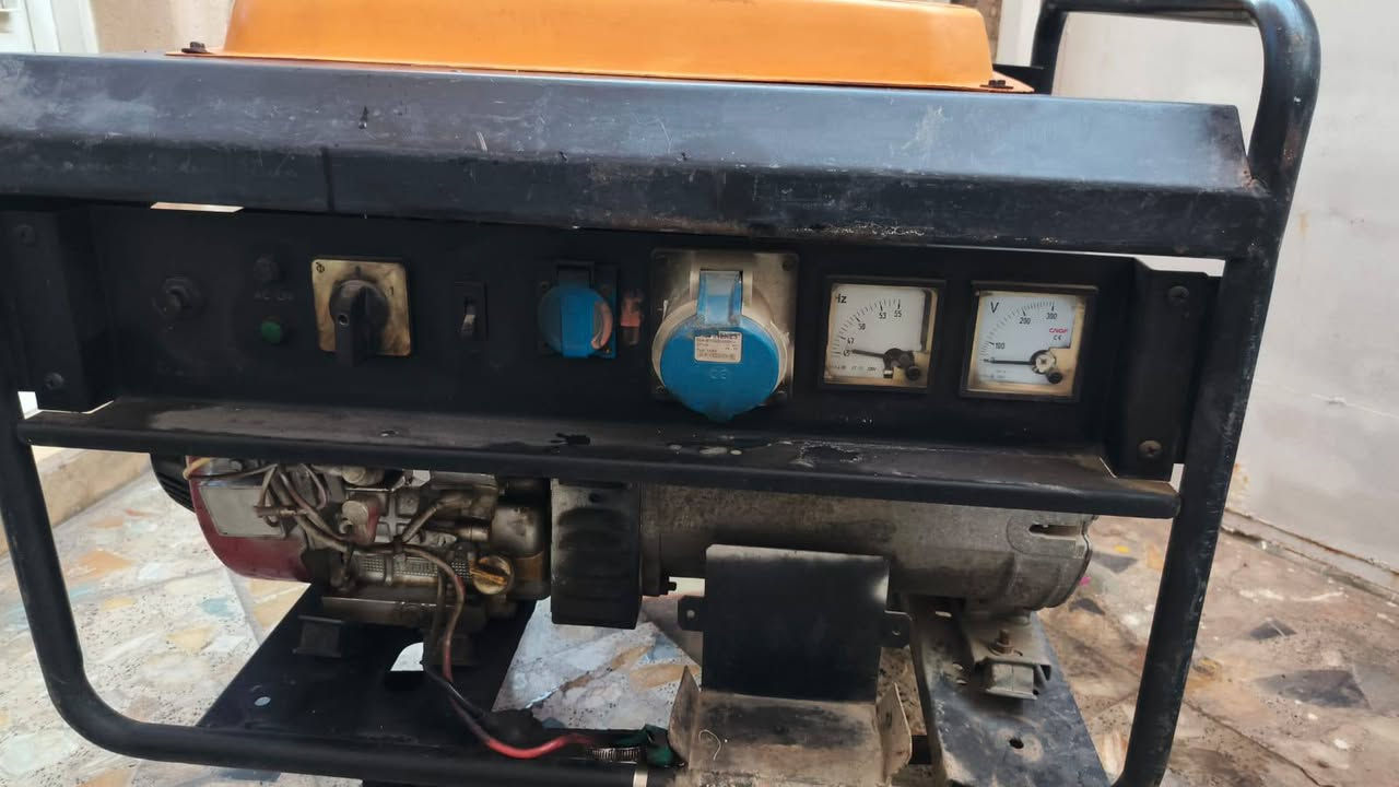 مولدة أقصى للبيع 8kva الاتصال على الرقم ***********
