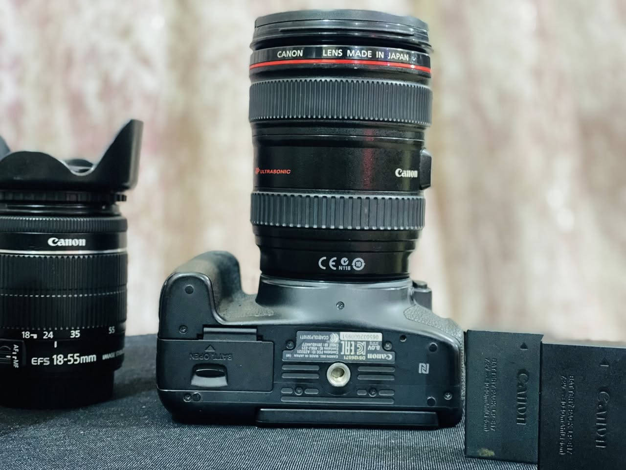 كامره كانون D750
شاشه لمس 
شاشه قلاب 
عدسات ثنين
عدسه 105:24
عدسه 55:18
رام شاحنات ثنين جنطه بطاريات ثنين 
***********
بغداد الحسينيه
