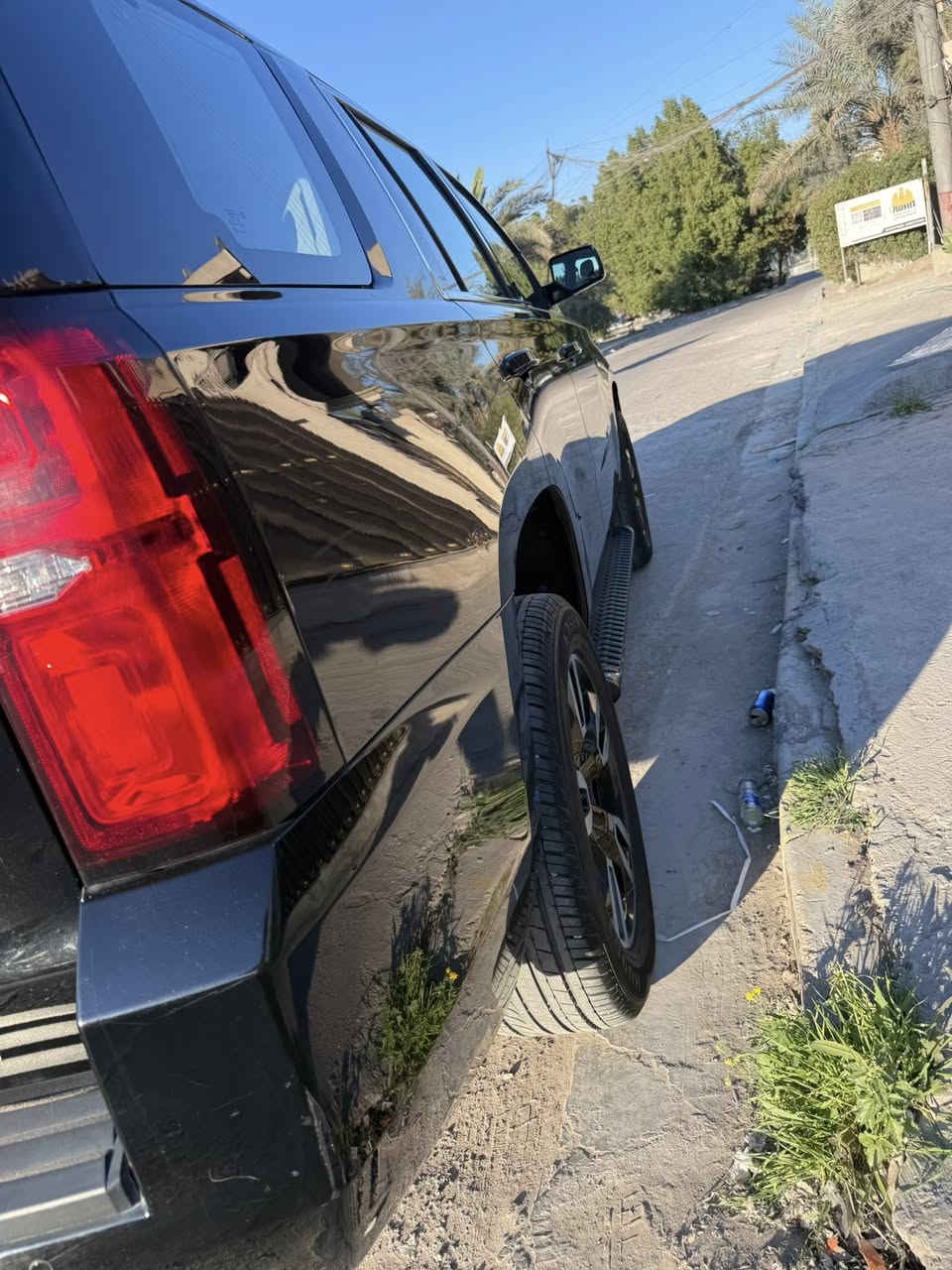 السلام عليكم
تاهو موديل ٢٠٢٠ LS 
حادثها جاملغ وبنيد بدون دواخل 
رقم بغداد الجديد بسمنه
كشنات منفصل 
قاصه 
شاشه جبيره 
فور ويل 
وبعد بيها هواي مواصفات
العنوان بغداد حي العامل 
***********
السعر ٣٠ وبيها مجال
