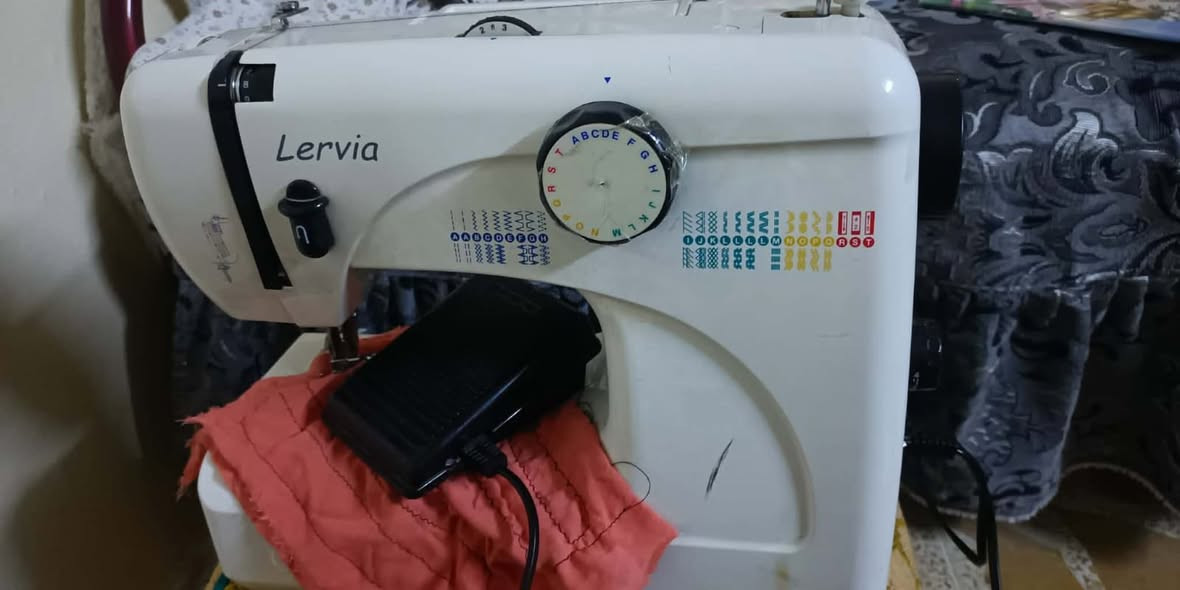 مكينه خياطه للبيع
مستخدم شي قليل 
اصلي ابو نقشات 
***********
