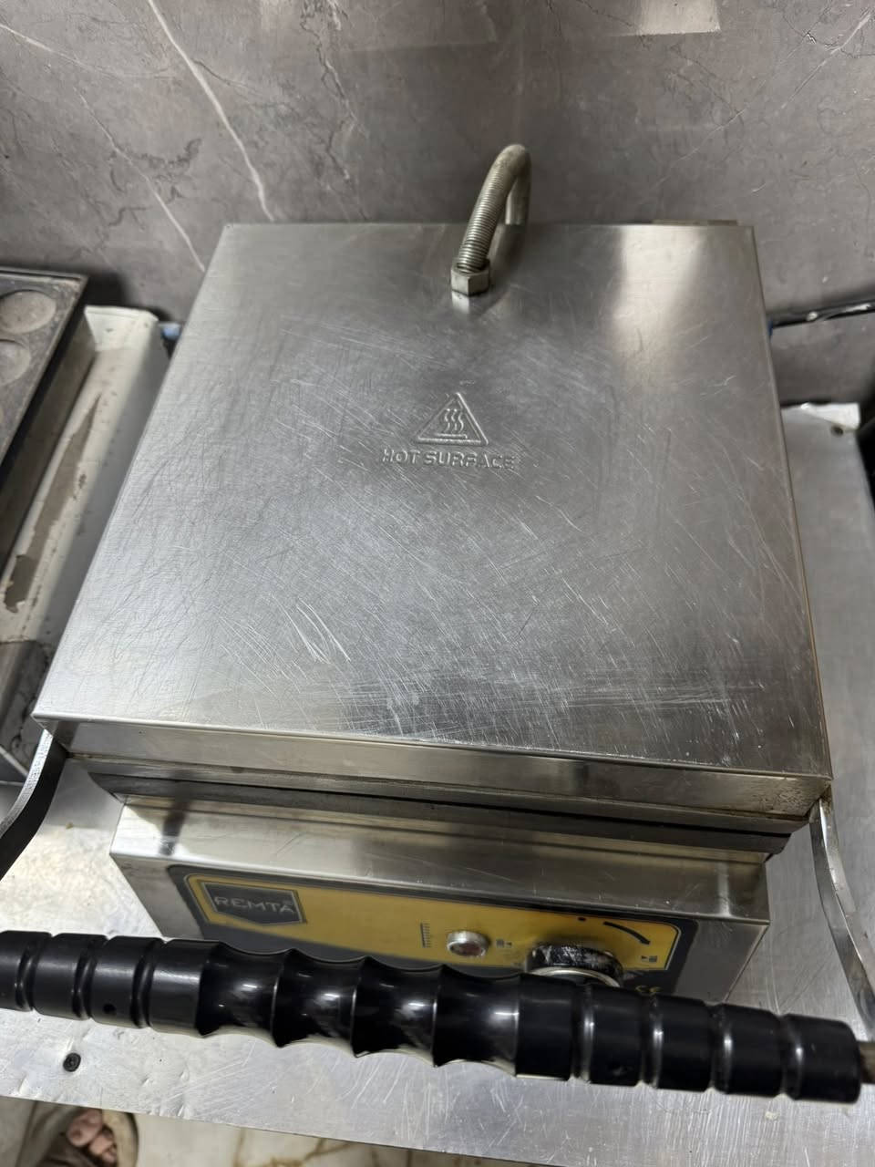 اجهزه للبيع
فرن

جهاز كريب 

جهاز وافل 

جهاز بانكيك 

جهاز لقيمات ودونات

واكو مجمده بطح بس ممصورها نضيفه جداً

للتواصل خاص او ***********
