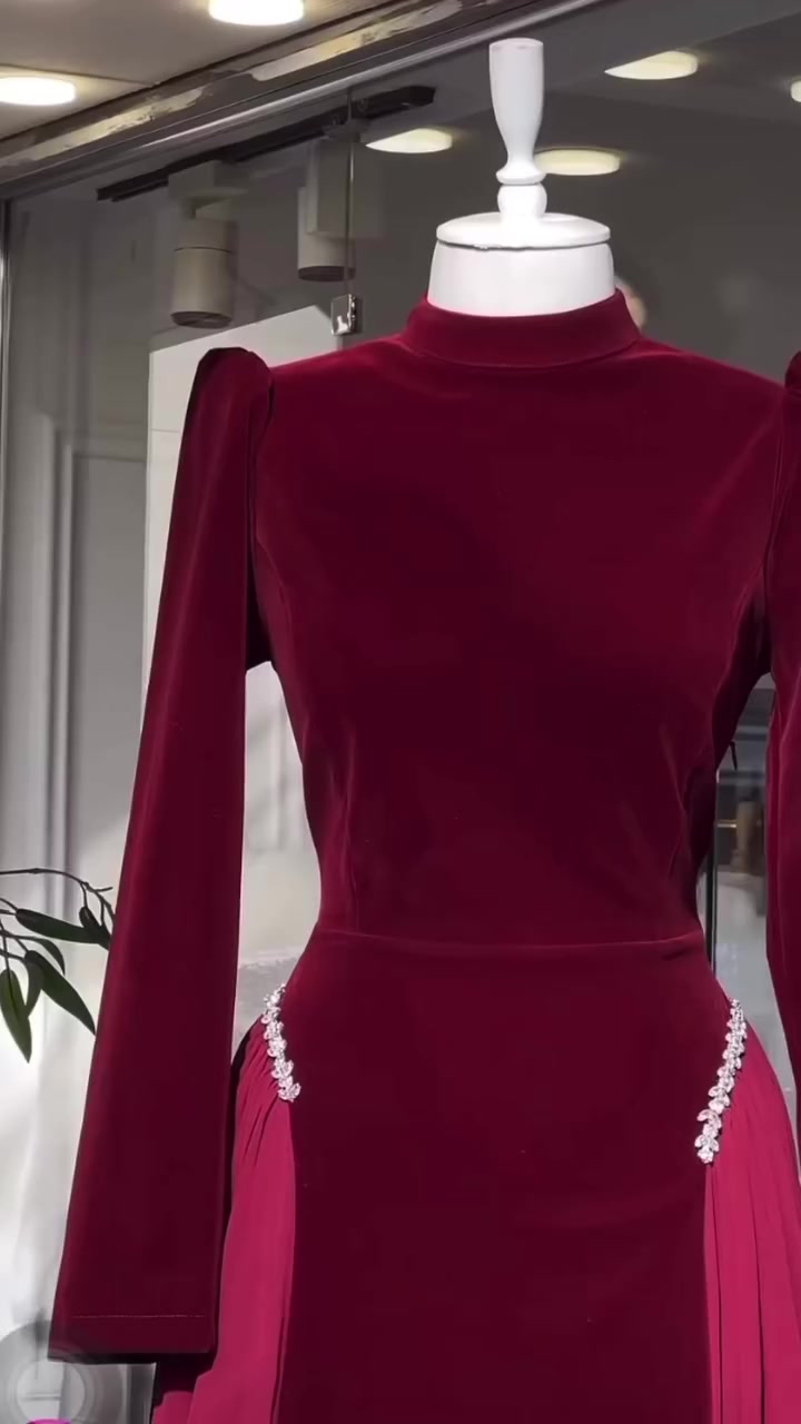 فستان للبيع قديفه نوع الثخين قياس ٤٠ يلبس من ٦٠ الى ٧٠ واكثر لان بي قيطان من الخلف ع الخاص اذا تحبين ادزلج تصوير باللبس يجنن بالحقيقة والله 
#الجميع


**إذا كنت صاحب هذا الإعلان وتريد حذفه لأي سبب، رجاءا أرسل رسالة إلى الدعم الفني**