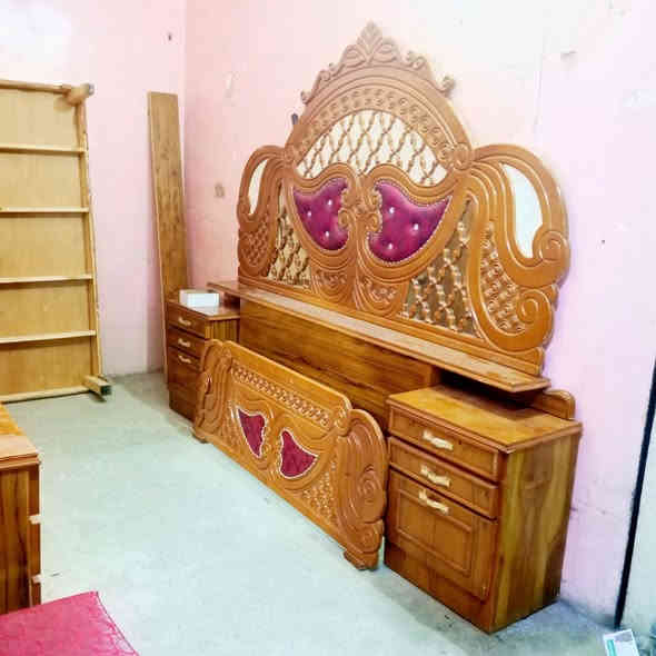 غرفة نوم مستعمل قليل جداً وشغل ثقيل جداً كلها خمس ملم نظافة فول الفول 100/100 العنوان حسنكوي مقابيل اعدادية تلعفر للاستفسار ***********
