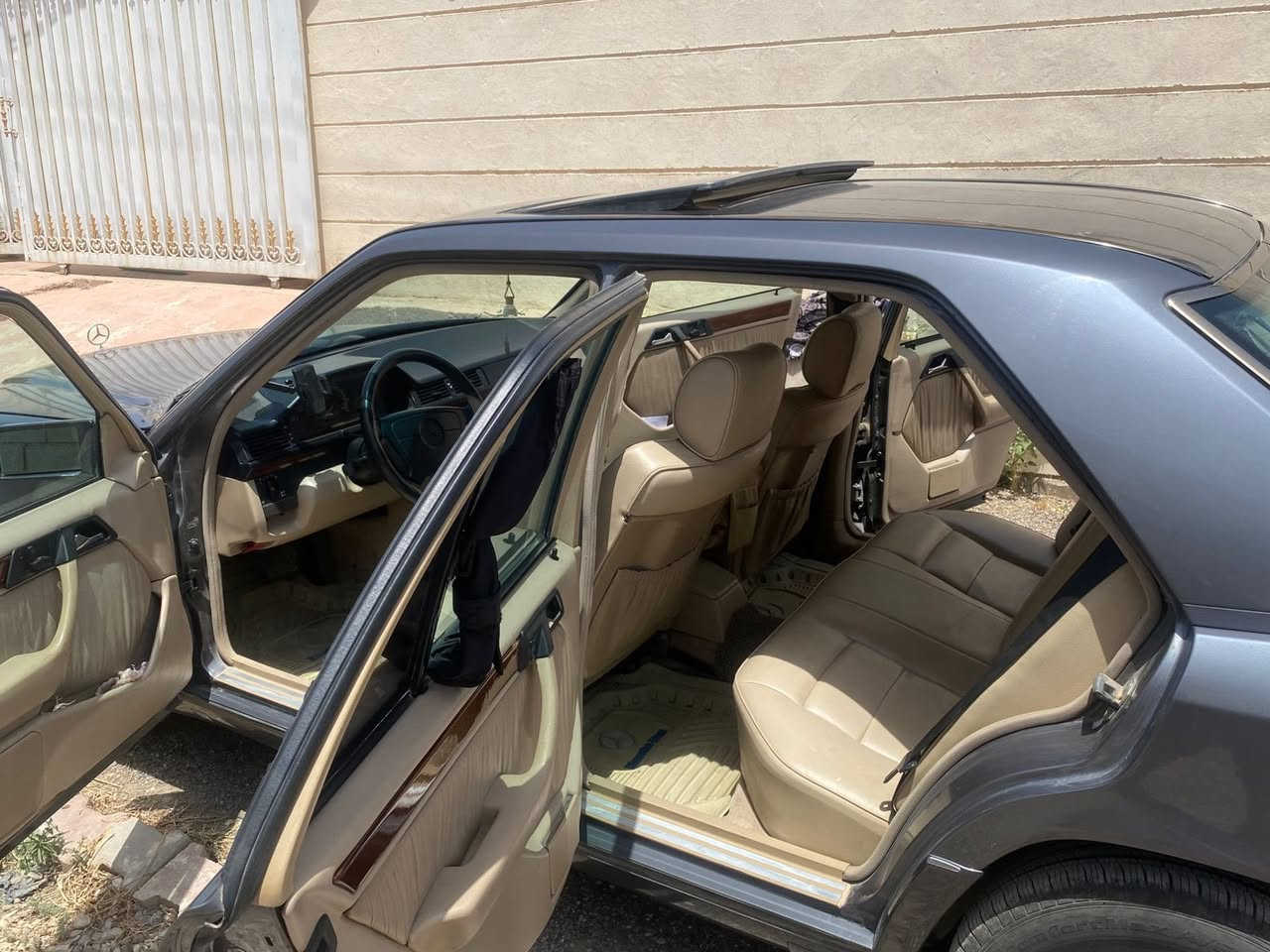 مرسيدس بيبي شبح e320 موديل 1995 المحرك خراطيم المرغوب مو عنكبوت
مصبوغة حزام جمالية سيارة نظيفة 
كلش شرط المحرك والكير والتبريد والتدفئة والتحويل والغرامات والسيارة جديدة ونهائياً مابيها اي خلل وجاهزة ومابيها حادث السعر 105 وبيها مجال بسيط العنوان تكريت -كركوك
***********
‭٠٧٧١ ٥٢٨ ٨٦٦٦‬
