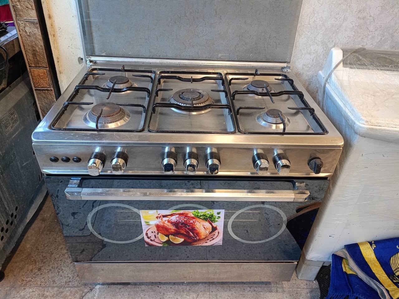 السلام عليكم ورحمة الله تعالى. محل ابو فراس وادي حجر قرب فلافل بدر الشري يجي خاص او  غير متواجد على الفيس.... /***********
