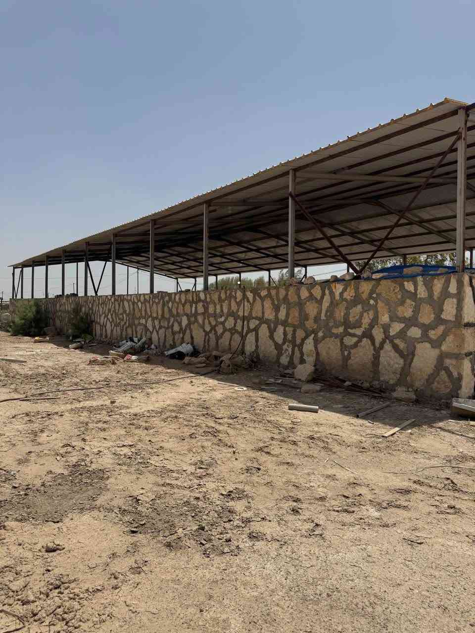 سلام عليكم
مخزن للبيع او أجار 
مساحة ٧٠٠ متر بناء درجه اولى سقف ساندويش 
موقع سادة الشرامطه نزله شارع الصهاريج او حي الامام الكاظم عليه السلام 
استفسار اكثر ***********
مراسله او تصال
