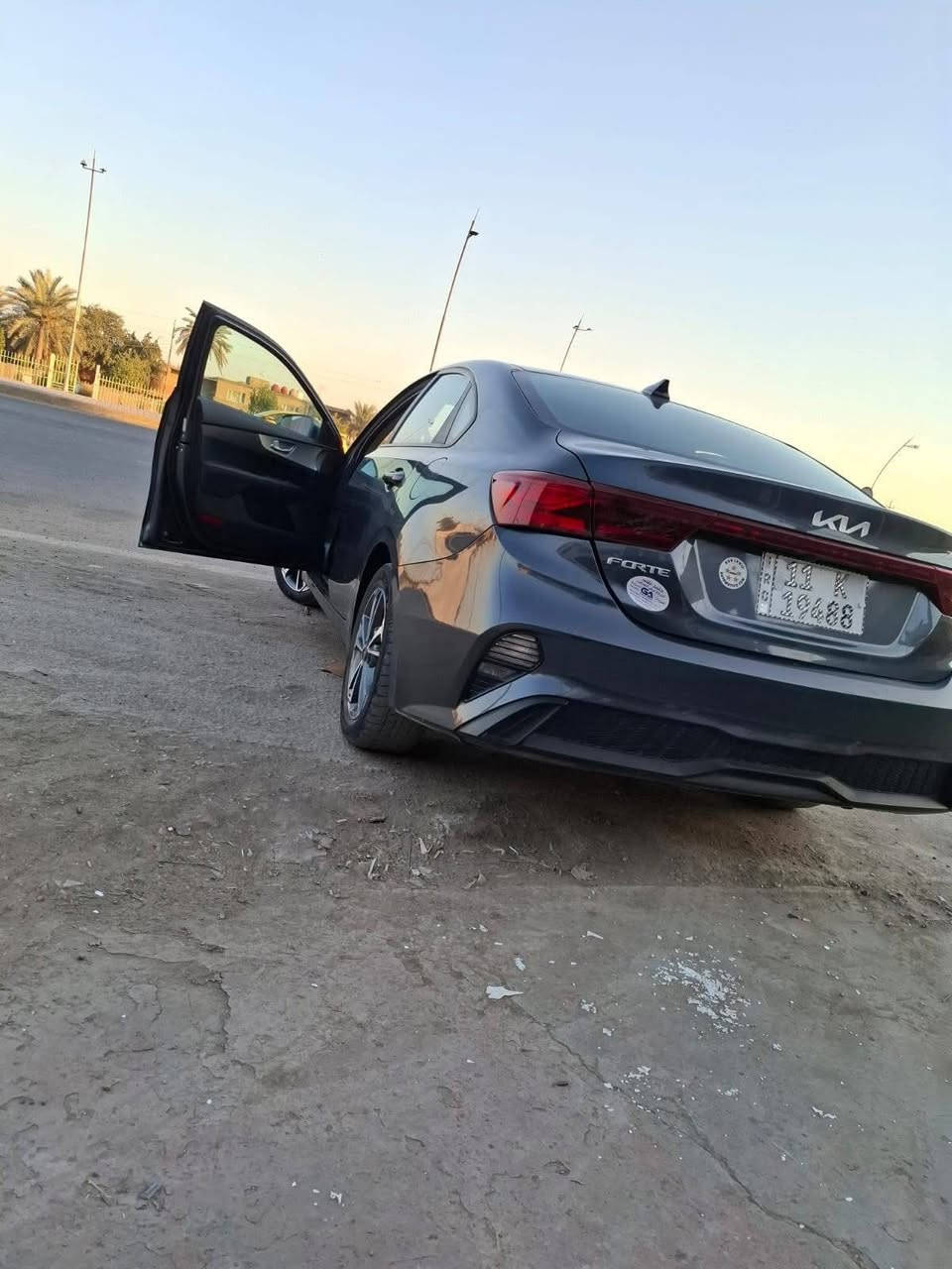 السلام عليكم كيا فورتي 2023 حادثها موضح بالمنشور قطعتين تبديل وقطعتين صبغ اشاير بلمري رادار امامي خلفي مواصفاتها  المعروفه ماشية ٢٥ الف ترقيم جديد بأسمي مكان السياره بغداد البلديات 
السعر 135 
  الاتصال برقم ***********
