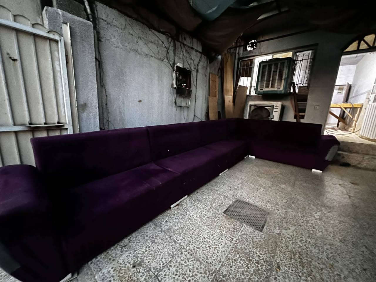 ديوان سبع امتار ونص حيل نضيف مابي اي عيب
السعر 150 
استفسار اكثر عل خاص بيع مستعجل


**إذا كنت صاحب هذا الإعلان وتريد حذفه لأي سبب، رجاءا أرسل رسالة إلى الدعم الفني**