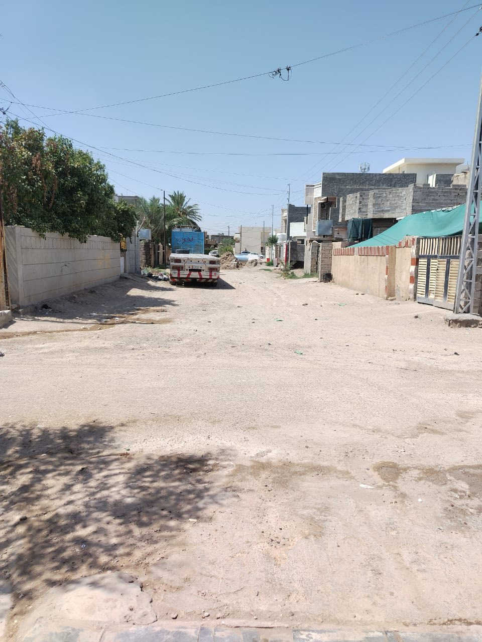 بسم الله الرحمن الرحيم 

يعلن مكتب الجزيره للعقار

عن دار للبيع
مكون من طابقين بي ثلاث غرف نوم
وصاله وستقبال وكراج سياره وحمام ومنور ومطبخ
مساحة 160 متر 
وجه 8 والنزال 20 م
بناء حديث مو حيل قديم
شارع 12 متر 
صنف العقار طابو سند صرف
البناء بلوك 
منطقة سكنيه وحلوة
خدمات كامله ماء كهرباء مدارس اسواق

العنوان الأنبار فلوجة شهداء الصقلاوية
قرب جسر المشاه وخلف شارع ابو سعد 

السعر 90 وقابل للتفاوض 

اي ستفسار الأتصال علا الأرقام 

***********

***********
