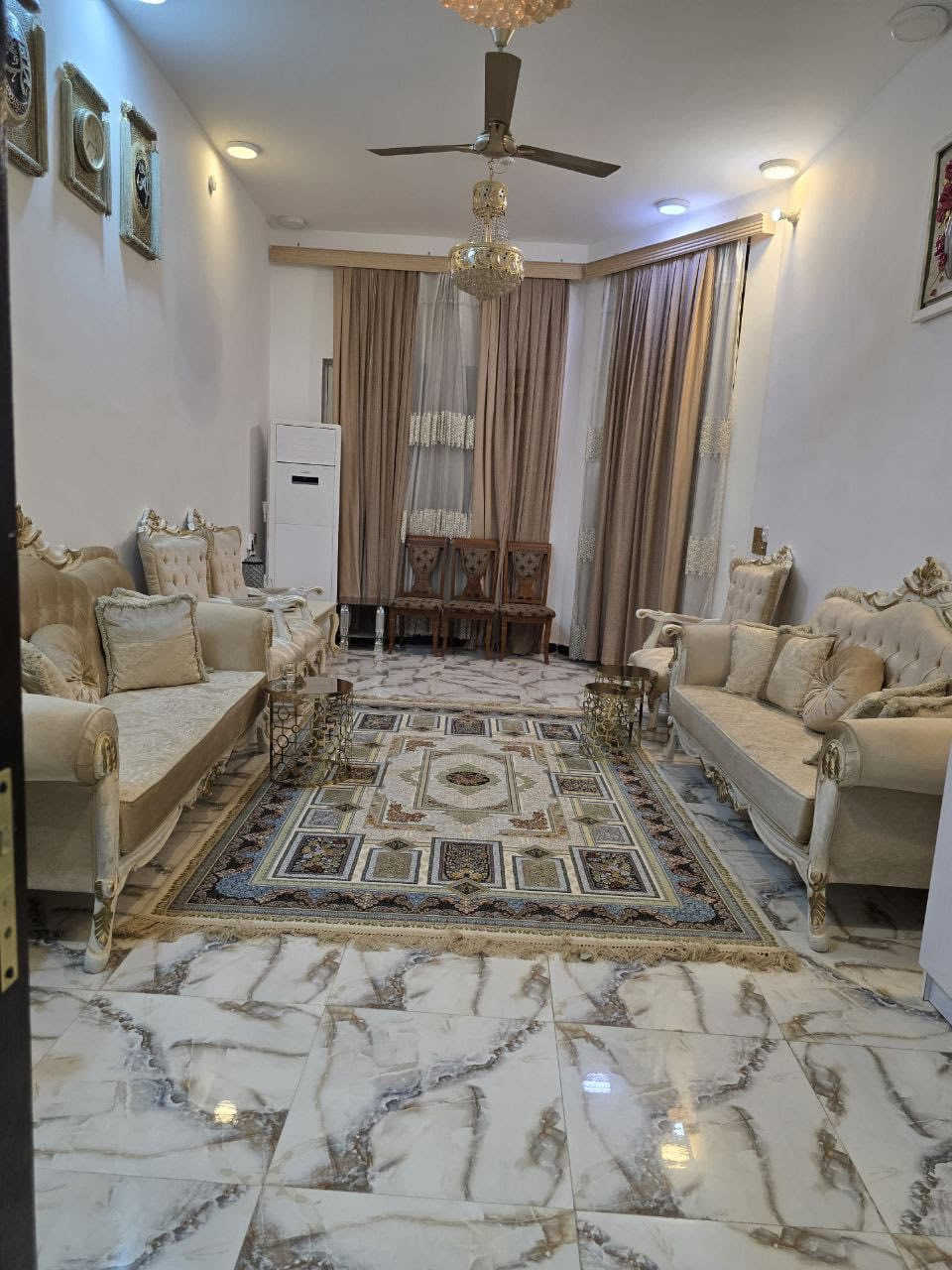 🏠 بيت للبيع – حي أور الأولى
📐 المساحة: 150 متر (7.5 × 20)
🏗 بناء طابقين حديث – طابوق كونكريت مسلح

🔗 الأسعار وللمزيد من العروض يرجى الانضمام إلى قناة العقار (الرئيسية):
https://t.me/drug9899

• الطابق الأرضي: غرفة نوم، صالة، استقبال، مطبخ، مجاميع صحية داخلية وخارجية، گراج
• الطابق العلوي: 3 غرف نوم، صالة، مجموعة صحية
• الطابق الثالث: غرفة تصلح للنوم + مخزن
• خدمات متكاملة

📍 قرب مركز البشائر الصحي ومدارس الموهوبين
بين المدرسة الكويتية والإيرانية – موقع ممتاز

📞 للتواصل والاستفسار يرجى الاتصال على الأرقام التالية:
***********
***********

🔗 كروب واتساب:
https://chat.whatsapp.com/KqlF21SwJE28hN7zCroWld
