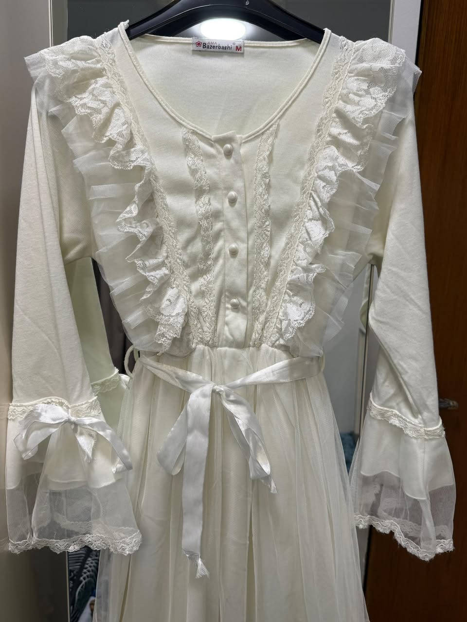 دشداشة نفاس مبطنه وبيها تول خامة كلش حلوة ومريحة جداً باللبس تفيد الحوامل واللي مقبلين على ولادة لاستقبال الطفل وحتى تنفع لجلسة تصوير قياسهن 38 ويلبسن لحد وزن 78 او اكثر بشويه سعر القطعة الوحدة ب20 ألف كلش جديدات وحده لونها اوف وايت والثاني وردي حتى من تلبسها الام تكدر ترضع الطفل بكل سهولة


**إذا كنت صاحب هذا الإعلان وتريد حذفه لأي سبب، رجاءا أرسل رسالة إلى الدعم الفني**