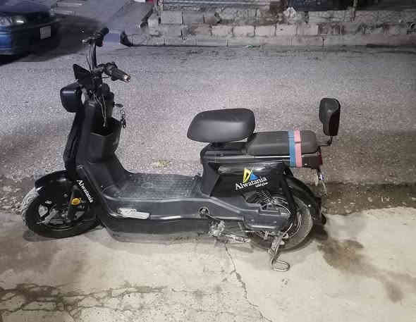 السلام عليكم للبيع ماطور شحن للبيع عدد البطاريات 5 يعوزو بطاريات والباقي كلو شرط شغال السعر 110 العنوان موصل حي المنصور *********** /***********
