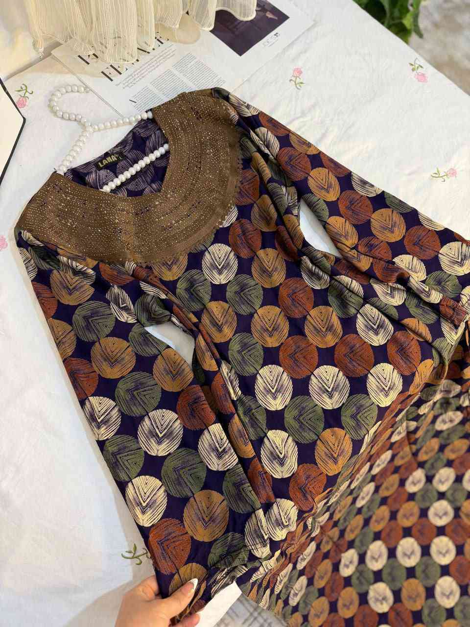 مخور العزايم  كلش نازك ومرتب وردن هالمره 🫢
الخامه : كشمير براند لانا ❤️
السعر : ١٥ الف فقط
القياس : l.. Xl.. 2xl
─────────────────
الحجز دايركت 📩
او رقم الواتس ***********
─────────────────
أسعار التوصيل....

. داخل الكوت 2,000
. اقضيه ونواحي 4,000
. بغداد وجميع المحافظات 5,000
─────────────────
