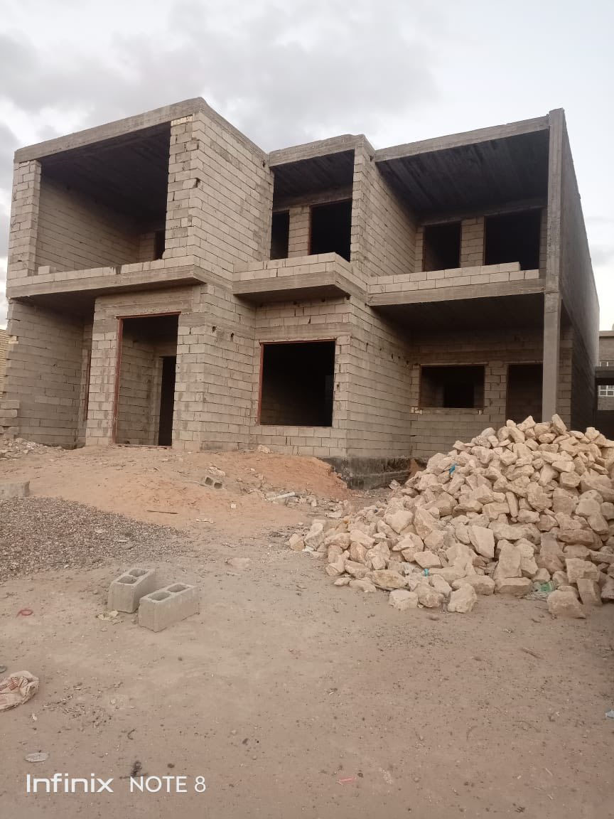 السلام عليكم ورحمة الله وبركاته 
بيت 🏠 قاطين هيكل للبيع 
في منطقة المضيق خلف الشيخ مسعود
المنطقة ماء كهرباء تبليط 
شغل البيت درجة اولى 
للاستفسار *********** وتساب
 ***********
