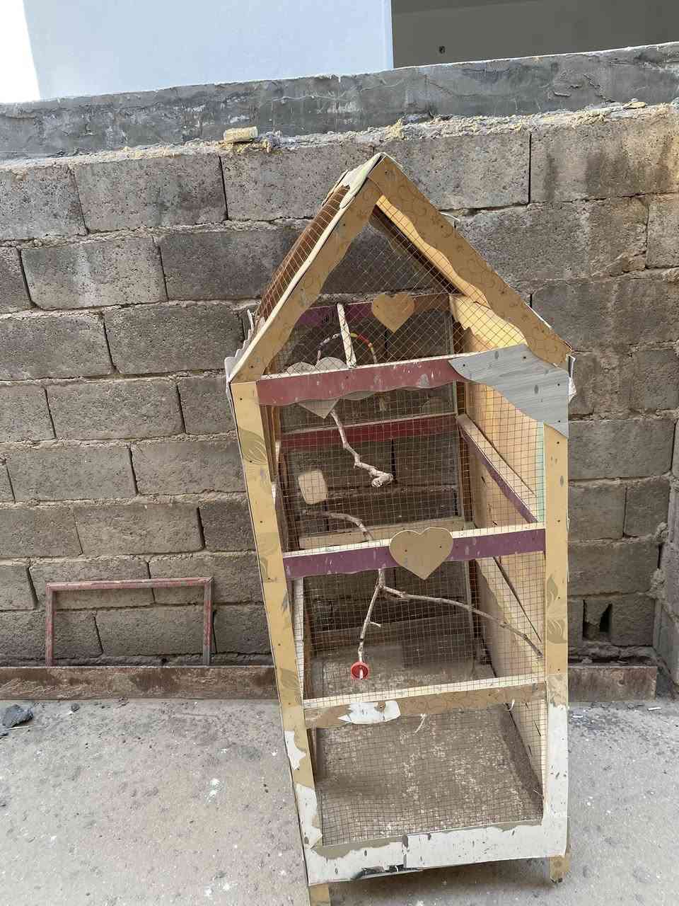 قفص للبيع
سعره٣٥ 
***********
