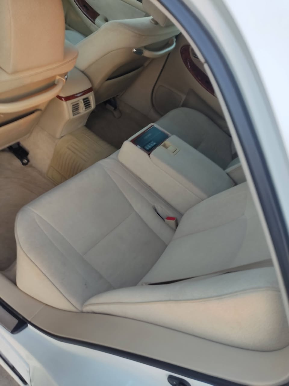 شاهينه البيع 2004 بس فحص كفاله السياره 115 وبيه مجال عنوان نجف عباسيه ***********
