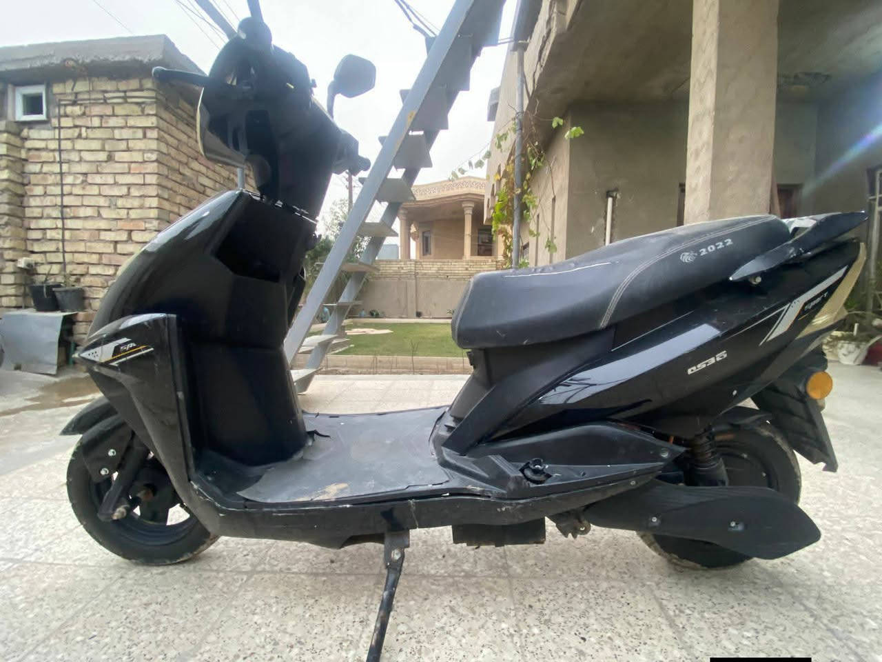 دراجه شحن للبيع كهربائيات شغله بطاريات نظيفة سعر  425 وبيها مجال رقم  ***********
