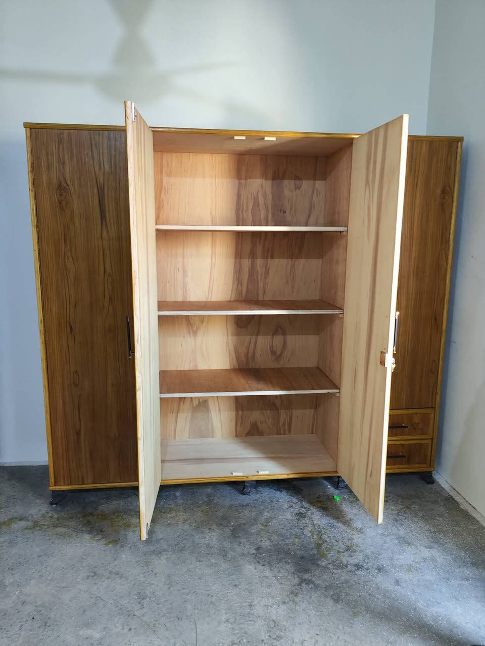 شغلنا اليوم 
صاج تكمة 4 ملم داخل خارح 
العنوان خانقين داره كوناره 
مقابل محطة كه لات لتعبئة ماء الشرب 
***********
