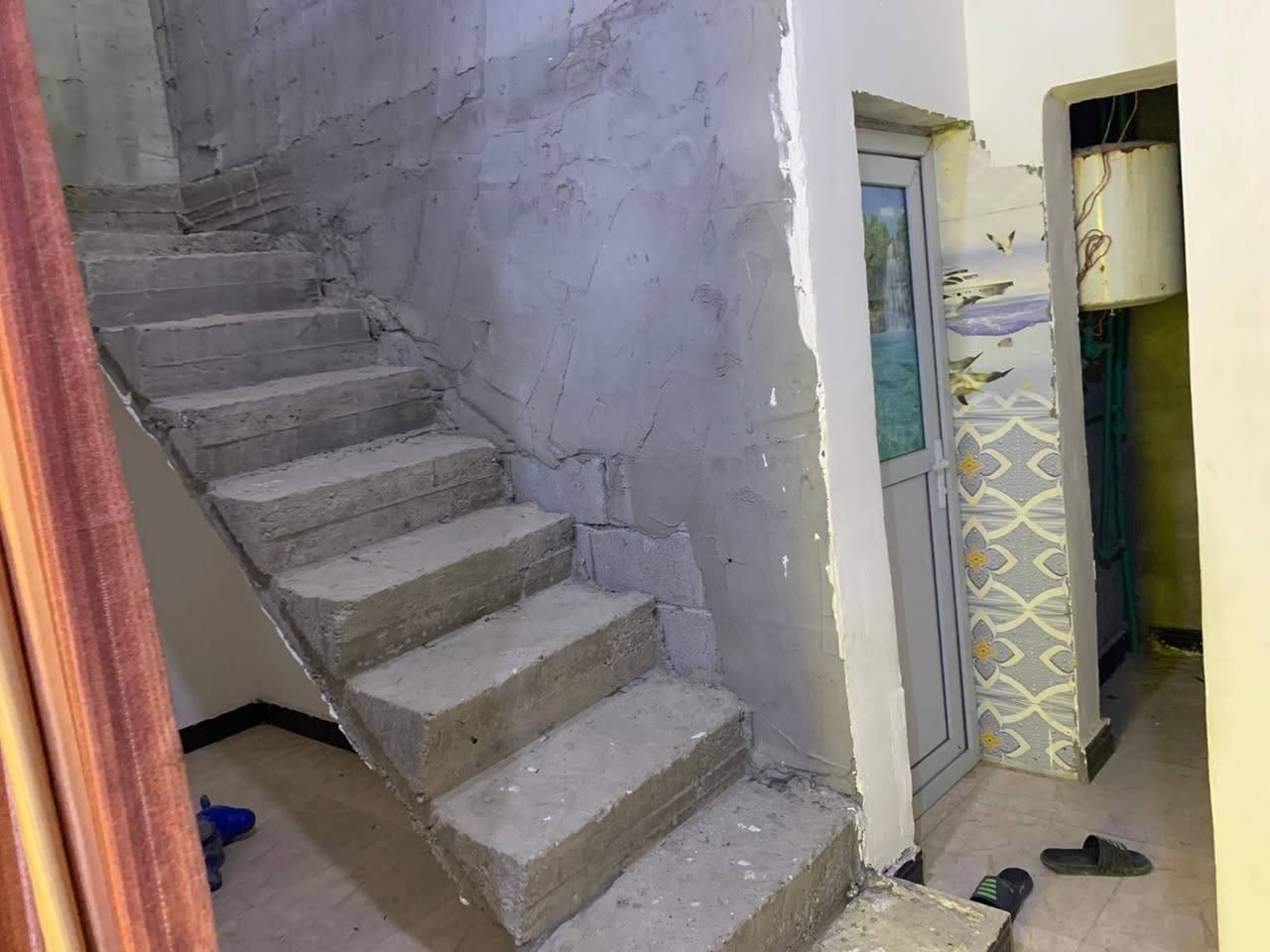 للبيع بيت100متر واجهيه 10 نزال10 غرفه 5ب4 صاله 4ب4 مطبخ حار وبارد ديوانيه 4ب4 حديقه صحيات داخليه خارجيه سراميك ارضي جداري سقف ثانوي بيت جاهز ربطات ارضي ونص سقف مسلح العنوان البصره ابي الخصيب العوجه خلف شركت الفرمستون 
***********
سعر40
