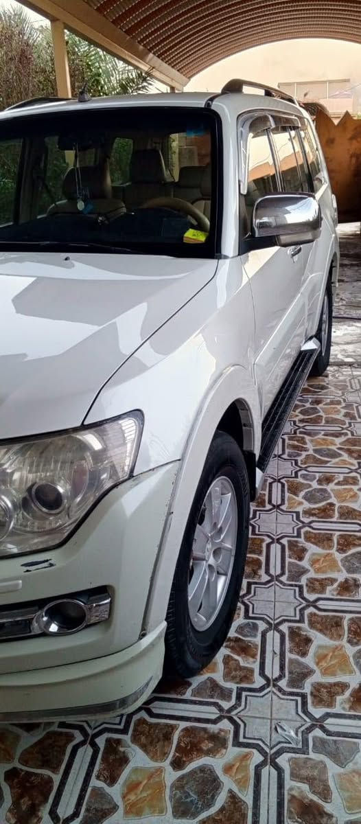 السلام عليكم باجيرو للبيع  موديل ٢٠٠٨كفاله عامهً السياره محدثه ٢٠١٥ مناقصها شي كامله علا اخر حبايهً مكينه كير مكفول السعر ١٢٥ ***********
