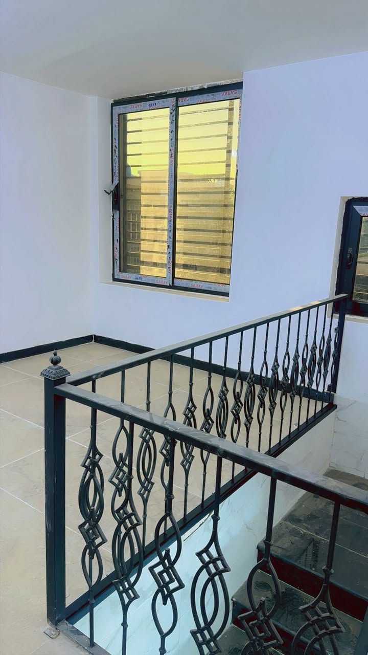 🏘️دار للبيع 53م طابو سكني (حي تونس قرب جامع الخفاف.......🏘️

🏠الوجهه (5/5) بناء حديث يتكون من طابقين ونص يحتوي على 3غراف نوم وصاله كبيره ومطبخ  وخدمات ------- 

(للأستفسار الاتصال خاص  وات ساب ☎️)

***********-أبو يوسف العلياوي للعقار ☎️

‭☎️ 0782 696 5969‬محمد صابر
