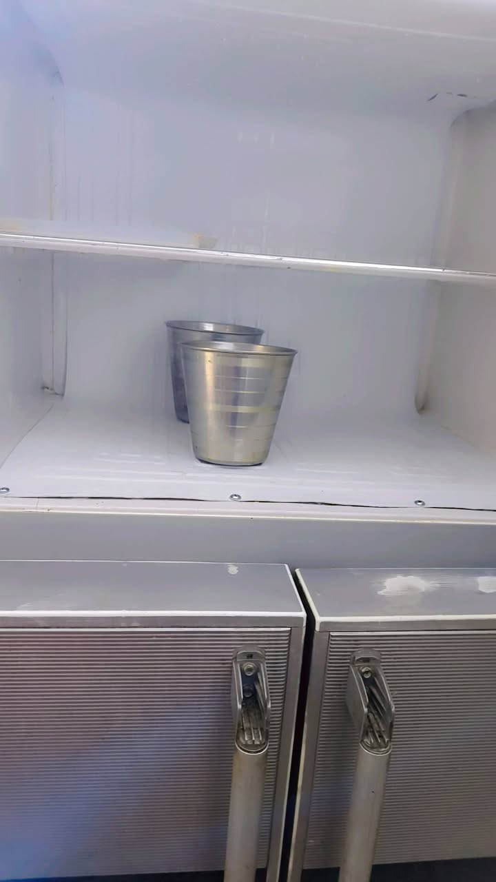 السلام عليكم لبيع ثلاجه نوعيته هيتاشي محوره تجميد فول اي شي مابيه شرط فحص السعر 250 سبب البيع المكان ماكو ناخد صغيره انريد ليحب يتصل على هذا رقم ***********
