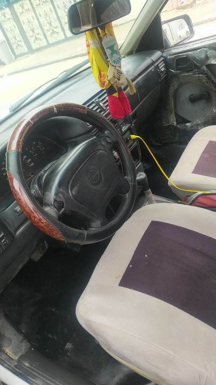 فيكترا موديل 1995 رقه م كه ركوك سه نه وي اسلى به شه رتي به ناو كردين گيرتوماتيك مه كينه 20
سه نه وي تا 2027 به سه ر ده جيت غرامه و دارو به ردي به شه رت
ماشه الله ده ويت تا بلي ساره كي جوانو به قوه ته 
ته نها فروشتين سعري 40$ وه ره قه و معا مله 
ژماره موبايل *********** أربيل, العراق
