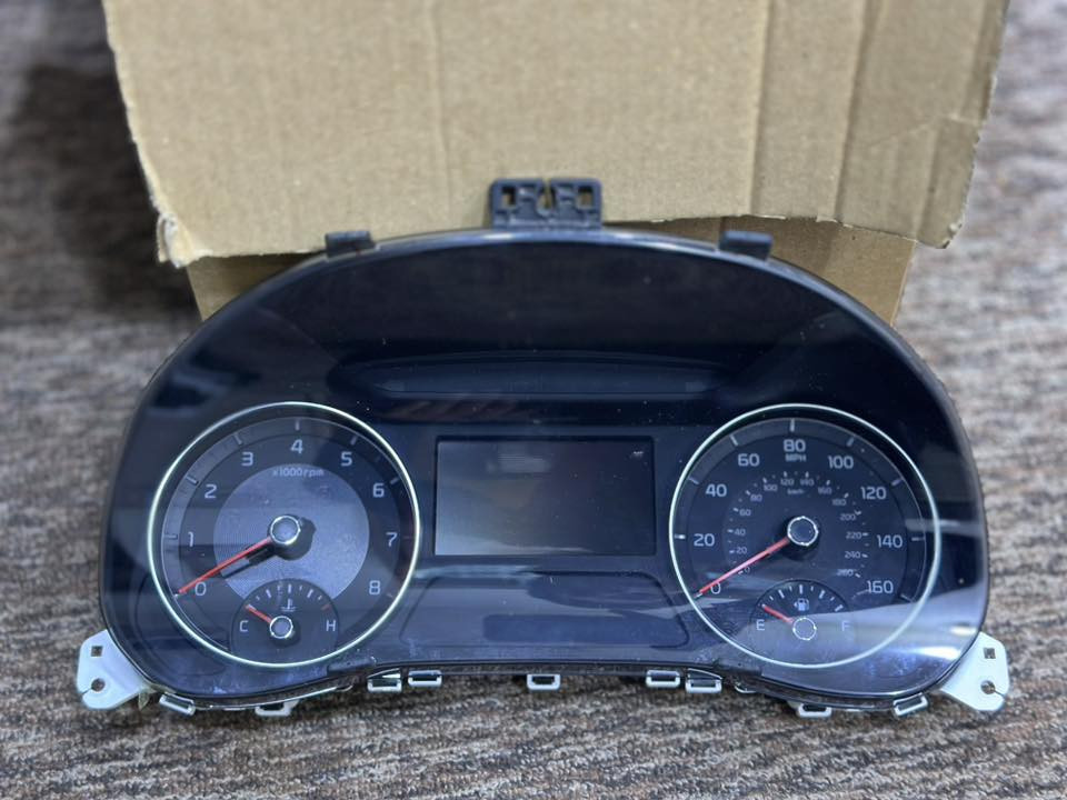 سلام عليكم عندي غراض للبيع تحكمات وشاشات عدد 2 وعداد سرعه كيا سيراتو للاتصال ***********العنوان واسط الكوت مركز المدينه
