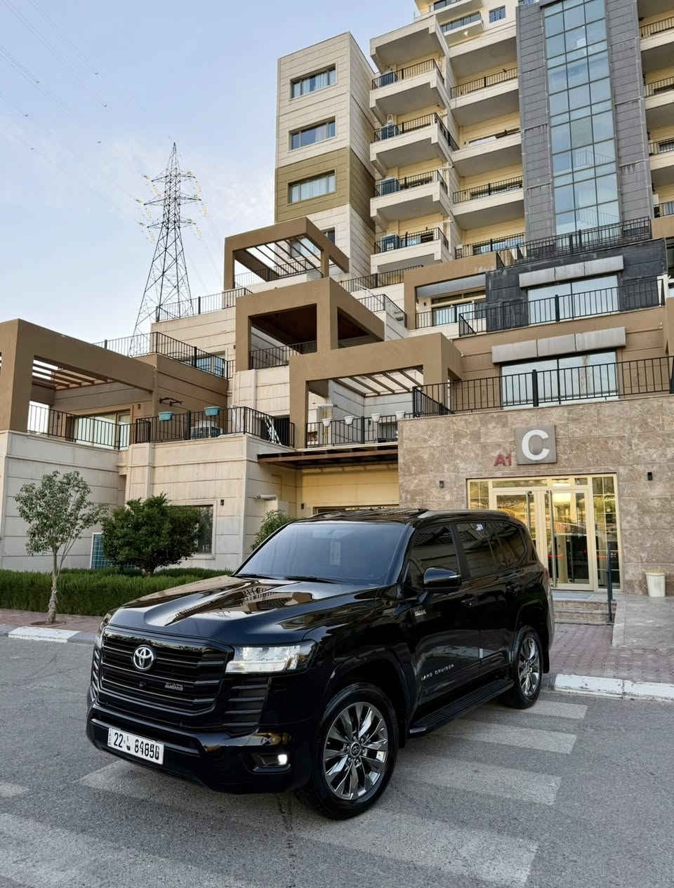 Land Cruiser 2024. V6 GXR BLACK.EDITION. 🔥(SAS)
تويوتا  لاندكروزر ساز 2024بلاك ئیدەیشن
* ⁠الفئة:BLACK.EDITION./ GXR ام ضمان
* العداد ( 38 الف كم )
* ⁠ضمان تويوتا العراق ساز شاشات تطبيق
* رقم أربيل بأسمي
* اللون : اسود
* محرك 6 سلند ()
* عدتها مال الشركه بالكامل موجوده 
على وضعهن مع 2 بصمة1 ‏بصمة موجود بالشركة
* بصمة تشغيل عن بعد
* بصمات ابواب 
* اناره خارجيه ترحيبيه مع انارة ارضيه شعار لاندكروزر بلاك
* ⁠شاشة دجتل 
* ⁠4 كامرات (360 درجة)
* فتحة سقف (سلايت)
*كشنات جلد بيجي
* كراسي كهرباء
* ⁠تبريد كشنات
* ثلاجة وسطية
* جنطة كهرباء 
* ⁠شاحن وايرليس
* ⁠حساس امامي خلفي 
* ⁠مري طي كهرباء 
* وباقي مواصفات (GXR) .BLACK 

🔥🔥🔥🔥🔥سعر:(720$)

مكان السيارة 
 سليماني /
رقم صاحب السيارة :***********
