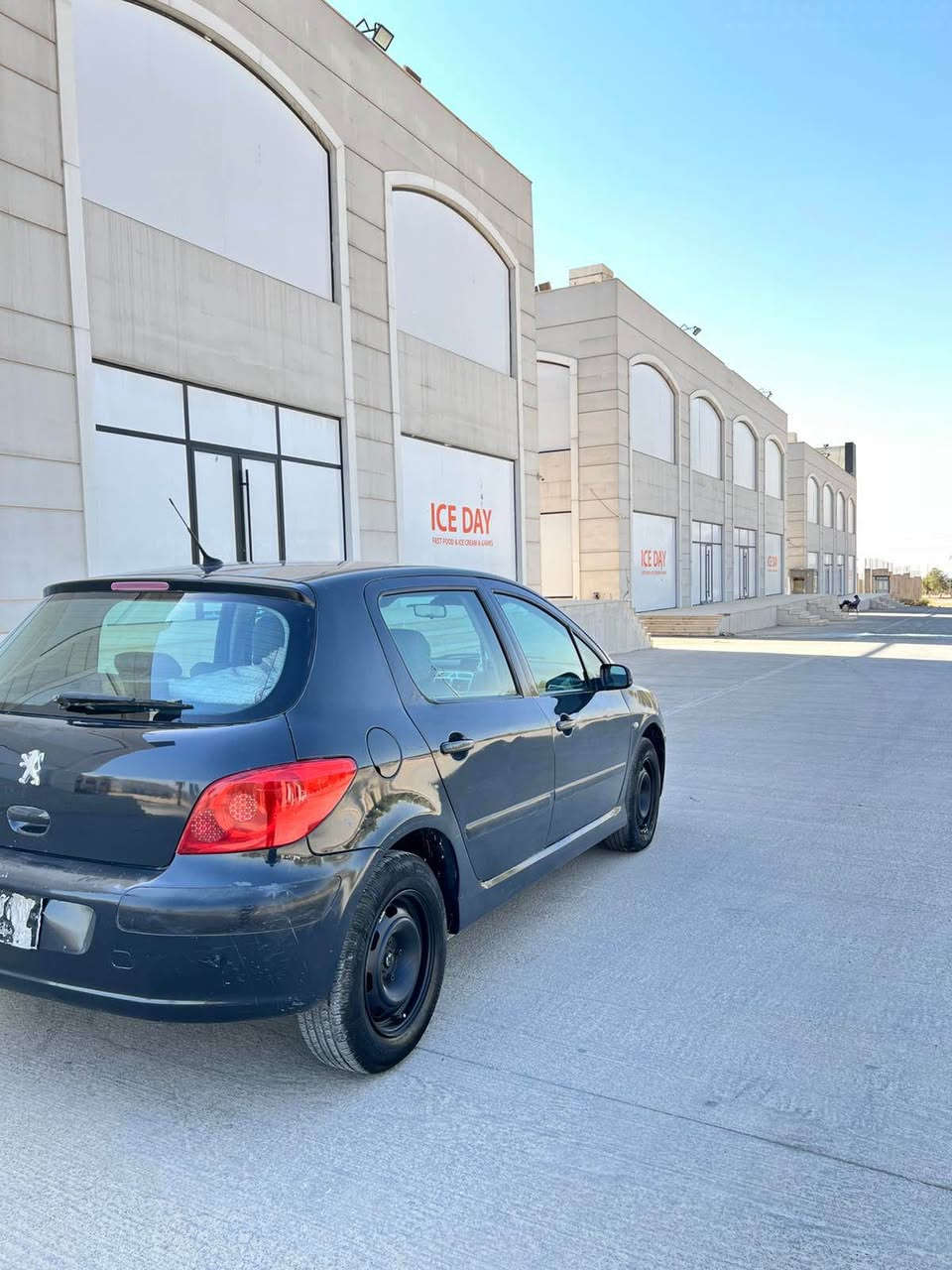 مواسفات+تةبريد سارد و گةرم+گير توماتيك +دوجام  كارةبا+ئاوينة كارةبا +سوكان پاوةر + ناو گةعي +دوگمةي s سپؤرت + ئاوينةي جام لةمس و كاميرةية + ئيرباگ ABS + لايت بةرز و نزم كردن لة دةشبول  
----------------------------------------------------------------
سةيارةكة بي ليدرانة تەنها ٣ پارچە و نیوی سبوغە بەلام بە عام دەیفرۆشم  
گير و مةكينة ليدران برانةوة وةرگةران تةقة و رةقةي بة شةرت 
بةو شةرتة دةيفروشم هةموي لةسةر بيلادي بي سةيارةكي زور جائيزة بة دلي خوم مةسرةفم كردية هيچ مةسرةفي تيدا نية 
سعري 45 و مةجال 
_____________________________________________
سیارەکە ئارم پلاستیکی هەولیرە بەناوی خۆمە ،
پاکانەشە بەناوی خۆمە تەنها ٦٠ هەزار غرامەی لەسەرە دوای معامەلە دەگەریتەوە …

رةقةم موبايل☎️ (***********) أربيل, العراق
