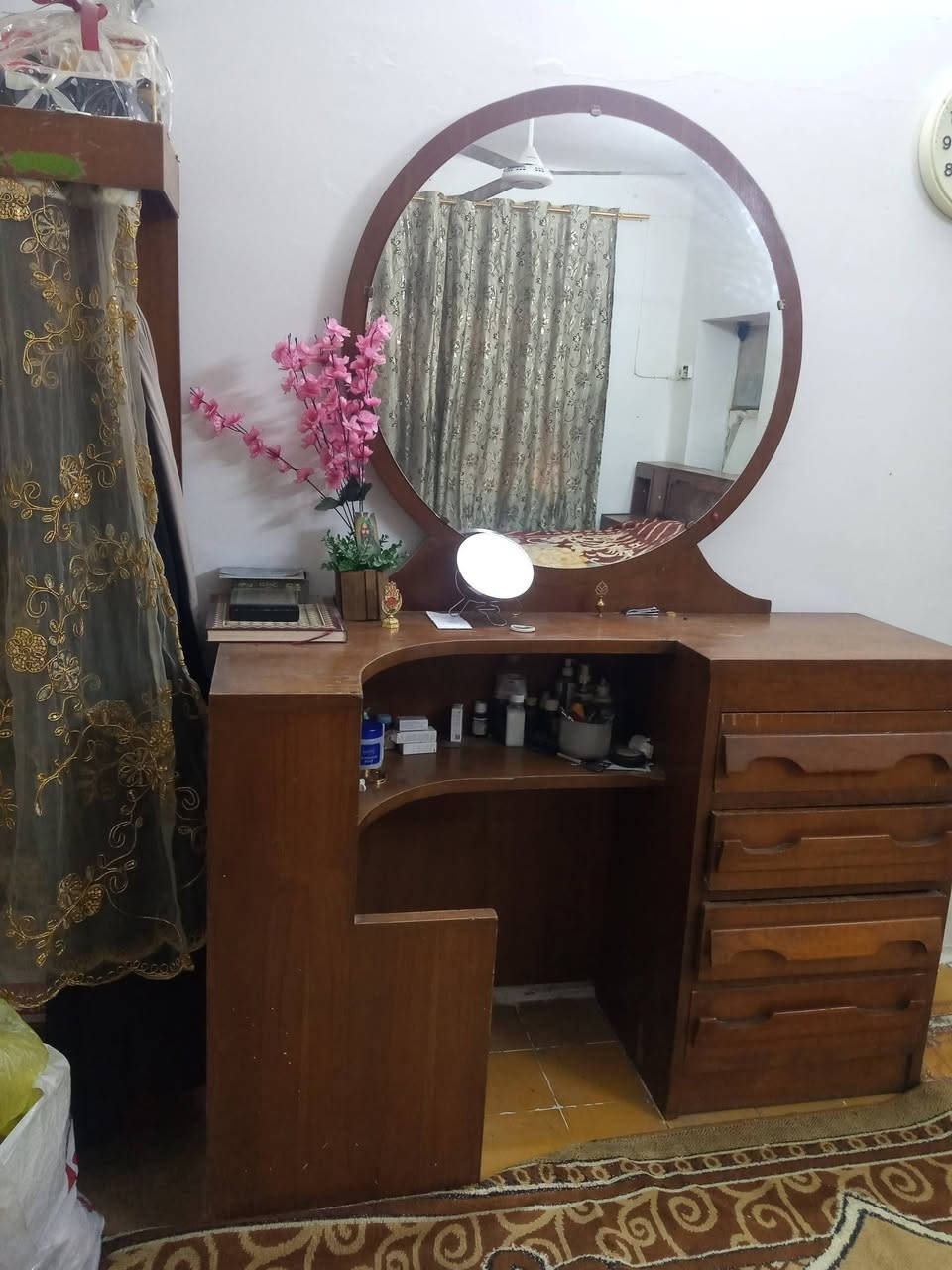 السلام عليكم غرفة خشب صاج.اصلي 
السعر 500
بغداد الكريعات قرب جوهرة لبنان
رقم التلفون ***********
