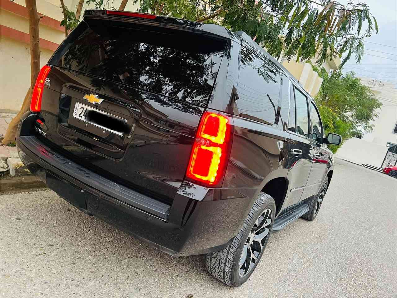 السلام عليكم
تاهو وارد امريكي بدون حادث 
موديل 2018
ماشي 130 الف
مواصفات LT
قاصه 
زنون 
تبريد 3 قطع 
كراسي  كهرباء 
فول تحكم استيرن
شاشة عرض الاعطال
دبل حساس أمامي + خلفي
شاشه اماميه كبيره اصليه
كاميرا خلفيه اصليه 
وهوايه بيها مواصفات مكفوله من اي عيب 
بدون حادث بدون ايربك ابشرط بس كلير امريكا صفحتين‏ما شاء الله سيارة كلش نظيف مرتب بدون مصرف سياره جاهزه صدر امامي خلفي جديد 
4 طيرات جديد محرك وكير مكفول 
مابى مصرف دهن كير ومكينه وفلاتر تبريد 
  سنويه  راقم هزه كول جديد سعره 295
واستفساراكثر خابر صاحب ***********
 ‏ملاحظة اني مكلف لنشر ما أجاوب على التعليقات ما متواجد عالفيس شراي خابر وتدلل
مكان سياره كركوك
 وتحياتي للجميع
