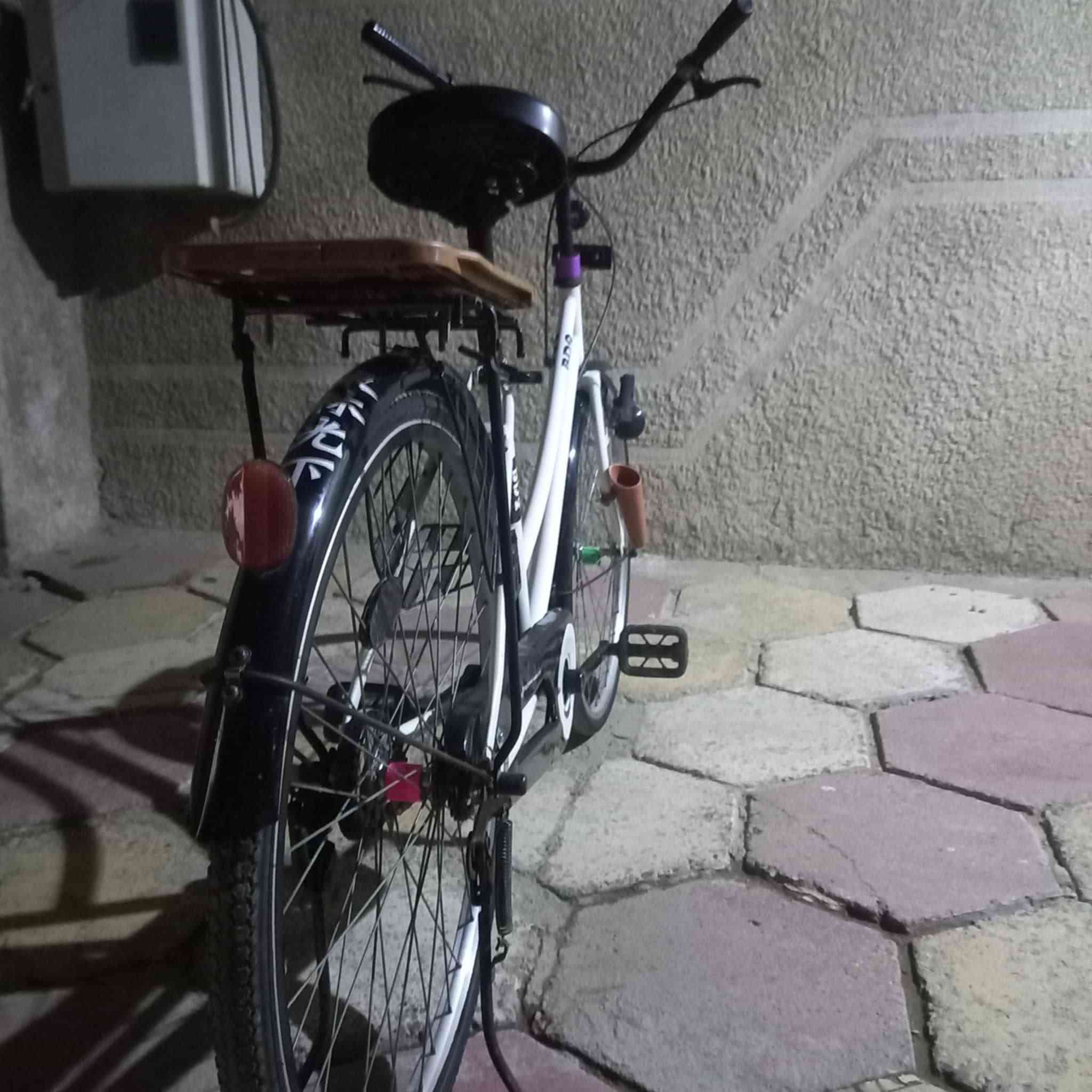 سلام عليكم بايسكل البيع ياباني الحجم 26 البايسكل موديل 18 شهر الثاني شركة البايسكل BD2 سعر البايسكل130بي مجال بسيط مكاني بغداد رئاسة العبيدي هاذة رقمي ***********
