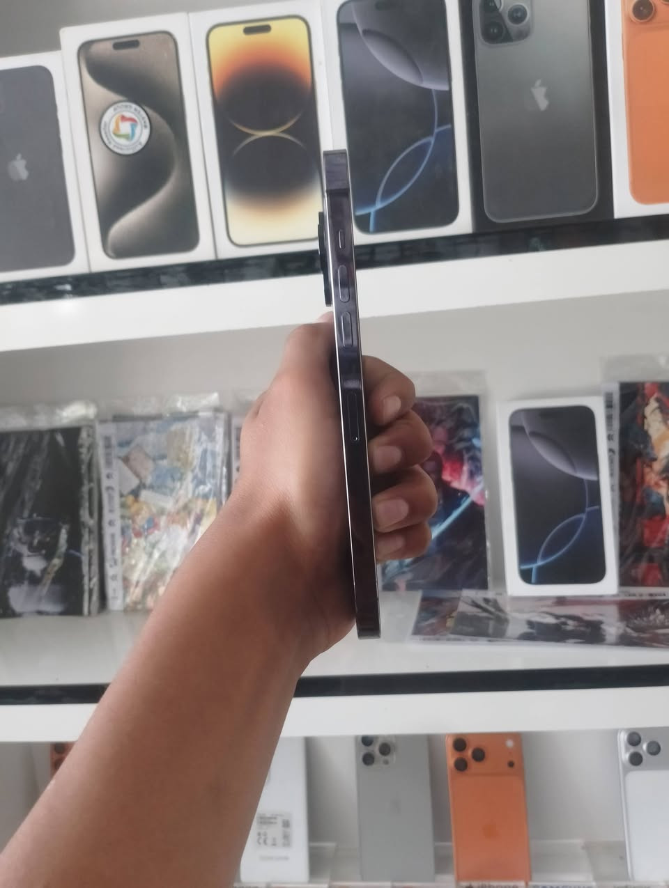 السلام عليكم شباب 🌹
جبنالكم آيفون 14 برو ماكس 📱
🔹 الحالة: الجهاز 100% وما بي أي مشكلة
🔹 كلشي ما مبدل، الجهاز بلدي ونظيف
🔹 الذاكرة: 256GB
💰 السعر: 850الف
🔻
📍 العنوان: بغداد – مدينة الصدر / قطاع 23 قرب سيارات الحسنية
📞 للاستفسار: ***********
