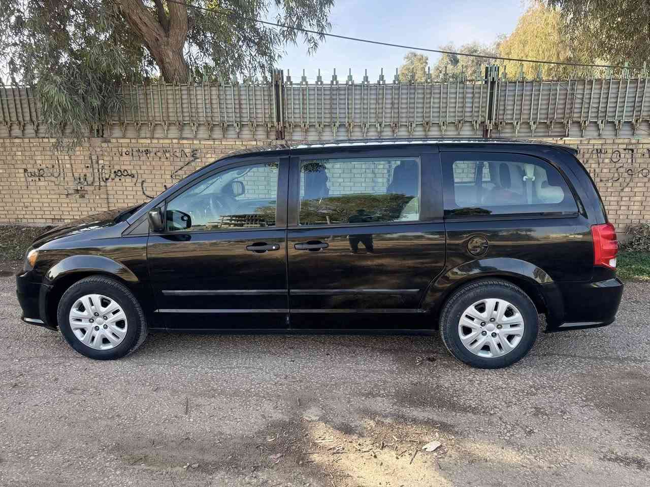 #للبيع 🚘

دوج كرفان 2014  ماشيه ٧٨ حقيقي رقم بغداد
٦ سلندر ٣٦٠٠ (٧راكب )٣ قطع تبريد كير محرك 
تخم تاير محرك مامفتوح شاشه كامرة تاب سقفي 
تحكمات جهتين السيارة نضيفه كلش بدون شخوط بدون رصعات بدون بارد  حادثهه 
جاملغ وبنيد بدون دواخل  بدون لغد بدون شاصي 
وبيهه سونار. المندلاوي هم 
—————————————————————
#_للاستفسار / ☎️ ***********‭‬
السعر ١٣٥ 🔒
#العنوان / بغداد محموديه  
————————————————
