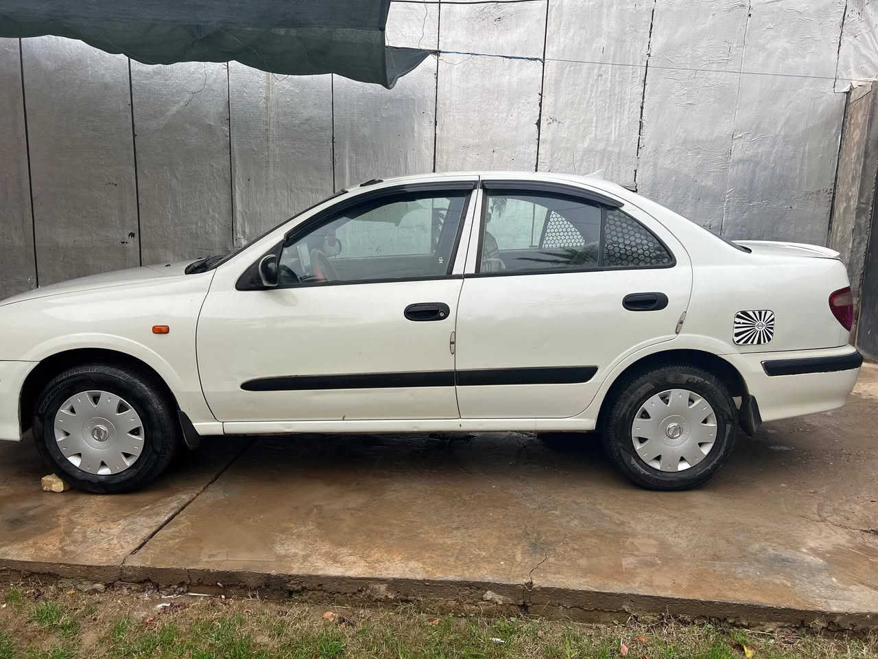 سياره نيسان سني موديل ٢٠٠٣ كير عادي السياره بأسمي جاهزه من كل شي تدفئه تبريد لايت زنون  فيت بم مع بلكات مع مجاول شد جديد تخم تاير باتري كله جديد باور ستيرن جديد منظومة تبريد تبديل كامل مابيها اي حادث السعر ٧٨ وبيها مجال قليل  هاتف ***********
