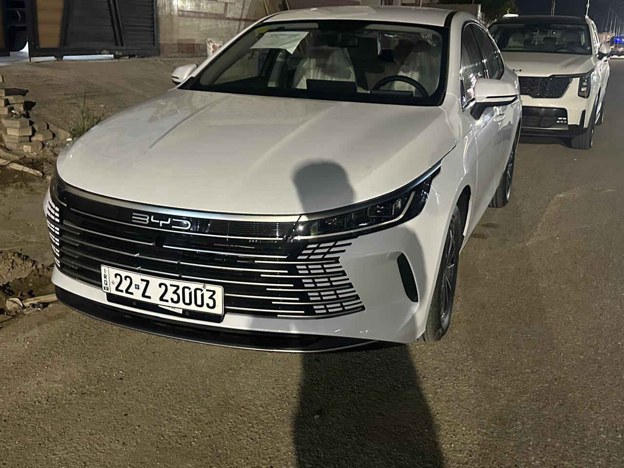 سلام عليكم عارض بي واي دي 2025 ما شيه 400 كيلومتر فقط يعني زيرو رقم أربيل 136 ورقه جوه سوك كفاله عامه بيع مستعجل  رقم ***********
