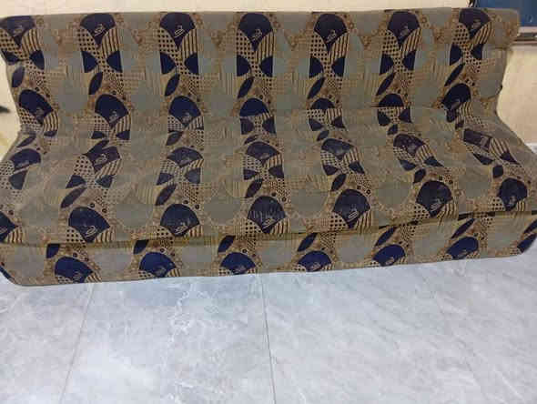 السلام عليكم قنفات مستعملات للبيع 2 كبار حجم مترين الوحده و2 زاويات حجم نص متر الوحده وسط وحده متر سعرهن 75 وبيهن مجال قليل مكان ابو الخصيب شارع القصر عويسيان رقم الهاتف *********** البصرة
