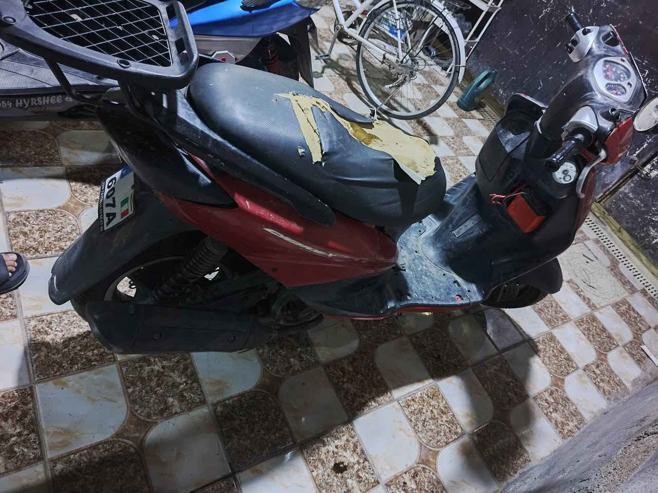 السلام عليكم دراجه سكنس نثيه 140
بوشه 58.5كفراته بلاديه قبق هند موجود مابيه مقص غير الجامه مال لايت الاماميه والهلفيه تك اليسرا مثل من ضح بلصورا دراجه تجفيت جديد 

ابيع كوم حديد كوم حديدكهربائيات شغاله ضفيرا شديته مال تفصيخ ومسلكه كامل بس معرف اربطهة ببه فقط الجبنه مال كلج الامامي بيه نضوح قليل دراجه نكرة 

250 بيه مجال
***********
