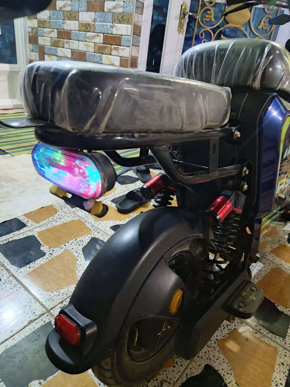للبيع
دراجه شحن نوع  R9  لون أزرق
نضيف جدا مستخدم قليل
نظام التشغيل عن بعد 
يوجد بلوتوث
يوجد بصمه رئيسيه + بصمه احتياط 
نظام حمايه ضد السرقه
ملف 1800
سرعه 99
موديل 2026  المرغوب
تحمل وزن 200 كيلو
السعر 525 وبيها مجال
العنوان: قضاء الشاميه الحي العسكري الغربي.


**إذا كنت صاحب هذا الإعلان وتريد حذفه لأي سبب، رجاءا أرسل رسالة إلى الدعم الفني**