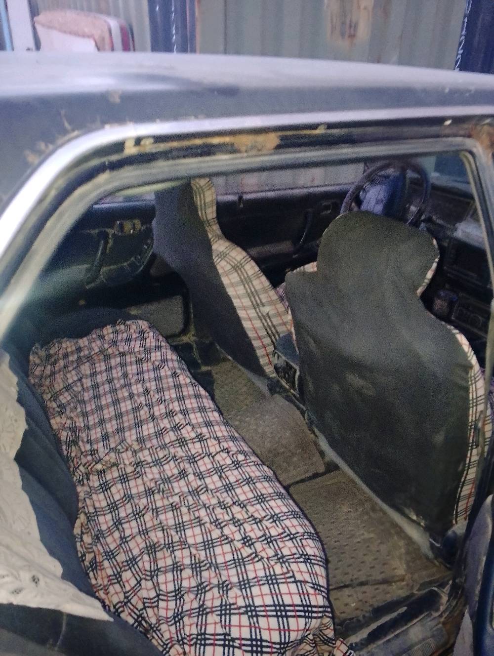السلام عليكم سياره كراون موديل 91 السياره نظيفه بس مهموله ماكينه السياره حلوه وناعمه ما بيها اي اشكال والكير كذلك السياره بيها ملاحظات العنوان البصره شط العرب التنومه الصالحيه772 256 3206