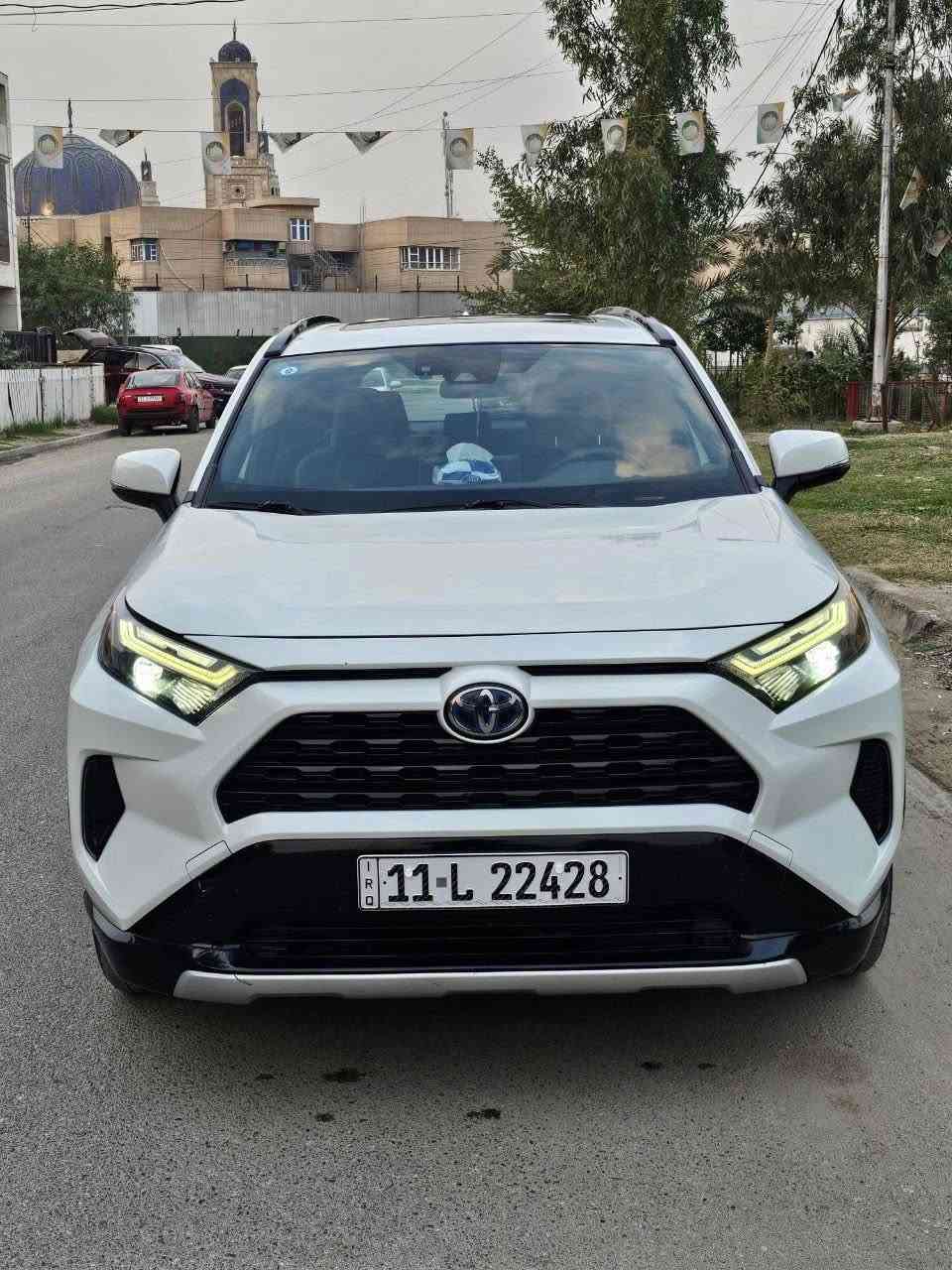🚗 للبيع - تويوتا راف فور هايبرد SE
‎لون صدفي شذرة سياره جديده موديل ماشيه 25 الف  
‎  :بجم مكفول كبس وشواصي ولغود مكفوله وراديترات وتبريد شركه على الفحص 

🔹 الموديل: 2022
🔹 التسجيل: رقم بغداد
🔹 المواصفات:
✅ محرك 2500 هايبرد
✅ لون توكلر 
✅ بصمة تشغيل + أبواب + صندوق
✅ شاشة حجم كبير
✅ كامره دوارة
✅ صندوق كهربائي
✅ تبريد قطعتين
✅ كشنات أسود مطرز أزرق
✅ كشن سائق كهربائي
✅ تدفئة كشنات وستيرن
✅ رادار أمامي وخلفي + بالمرايا الجانبية
✅ مانع تصادم
✅ تحديد مسار
✅ مانع تزحلق
✅ هندبريك بصمة
✅ فور ويل
✅ بك لايت + إشارة أمامية LED
✅ مانع انحدار
✅ 3 أوضاع قيادة (نورمال - ايكو - سبورت)
✅ تبريد شاشة بيانو
✅ مثبت سرعة (أكروز)
✅ أوتو هولد
✅ وايل كب حجم 18
✅ تحكمات ستيرن جهتين
‏✅ ABS
✅ سياقة ذاتية
✅ 4 دسك

📍 مكان السيارة بغداد

***********

سعر 250
