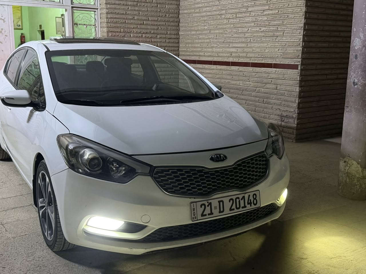 سلام عليكم 
سيراتو 2014 رقم سليمانيه جديد سنويه لل28
مكينه ممفتوحه كير بحالة وكاله 
ماشيه 213الف 
سياره فتحه 
اشاره بل مرايه 
ويل كروم 
صالنصه حفر 
تبريد قطعتين 
سياره جاهزه من كلشي مذب عليها الف 
بارد فقط بدون تبدل او صبغ 
سونار مرفق 
للاستفسار ‭
***********
مكانها ديوانيه
