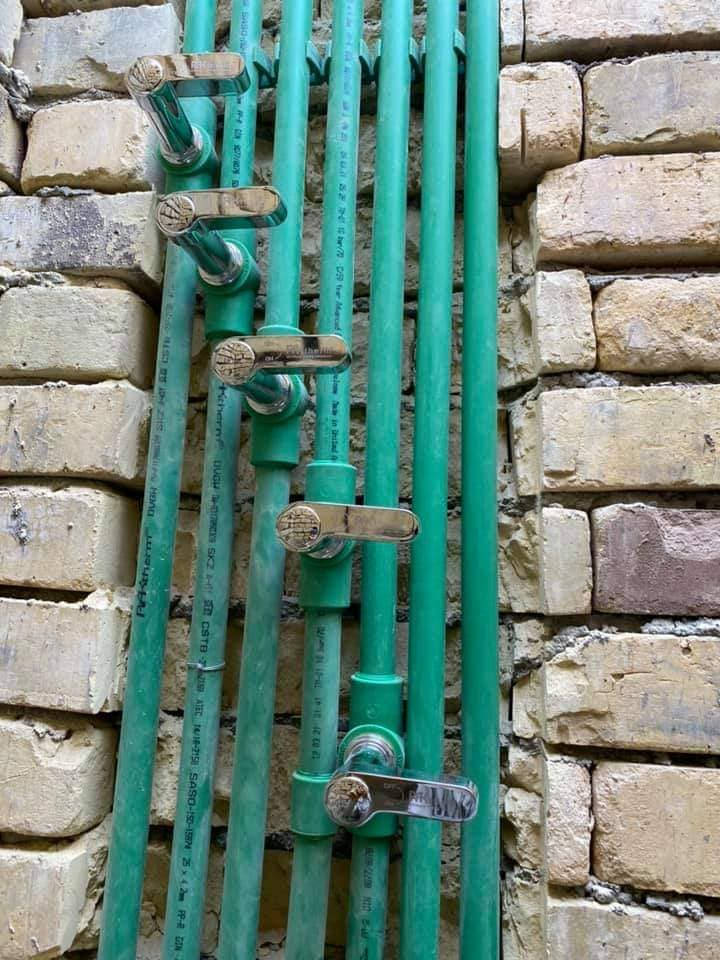 السلام عليكم   #سيد_حسن_لتاسيسات_الصحيه

تشطيب دار مكون من 6 مجاميع صحيه بنضام حديث 

كل حمام يحتوي على خلاطات دفن وغربي ومغسله تعليگ 

نتمنا هذا العمل ان ينال اعجابكم 

للاستفسار سيد حسن ***********
