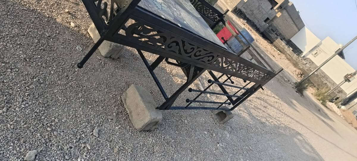 محجل للبيع تفصال جديد حديد وسط مكان الخمسه كيلو قرب مطعم حجي محمد سعر 200وبيه مجال  رقم الهاتف ***********
