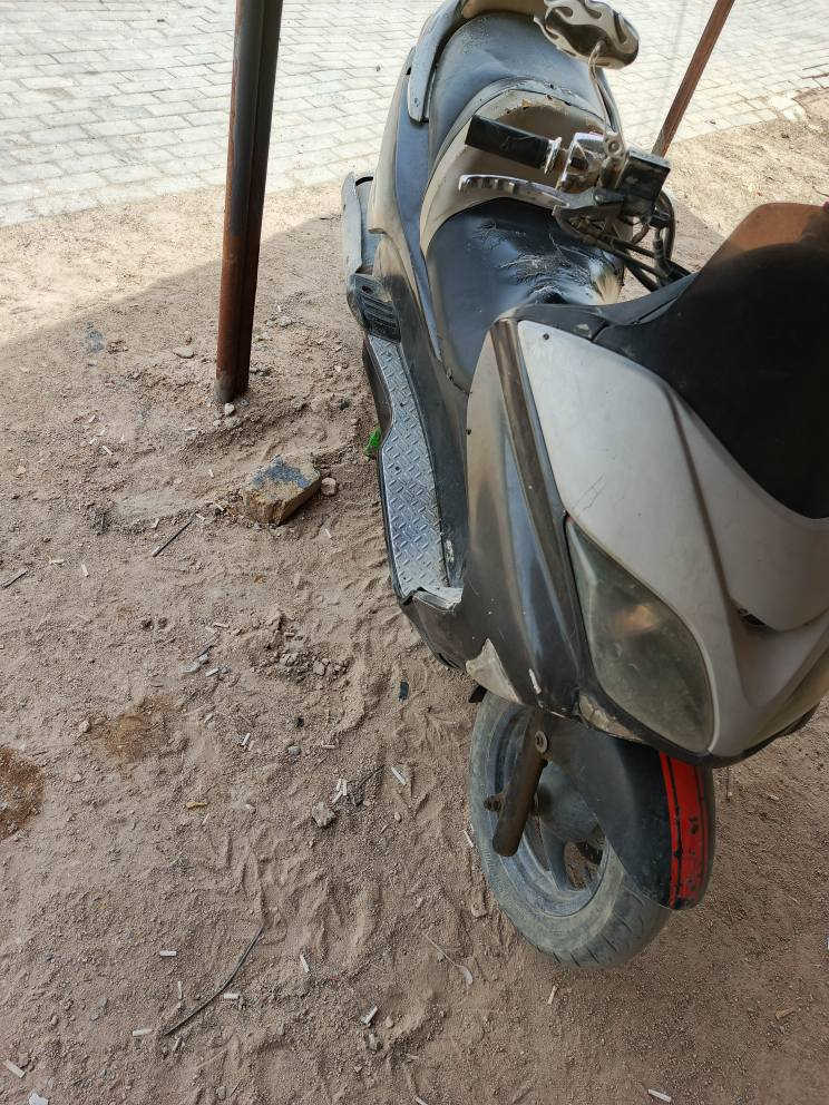 سلام عليكم دراجه فورزه نضافتها شوف عينك دراجه ناعمه مكينتها شلعتها تخبل معدل بلمشي كهربائياتها مابيها نقص كله شغال مجفته دراجه بوش وبستم اصلي مو تجاري امبي ثري سماعات لايت عالي ناصي رماش اشاير رباعي كلشي شغال بيع او مراوس حسب القناعه مكاني ناصريه مركز منطقه المهيديه شارع المدرسه رقمي *********** المو شراي لايتعبني وتعبه ناصرية, ذي قار
