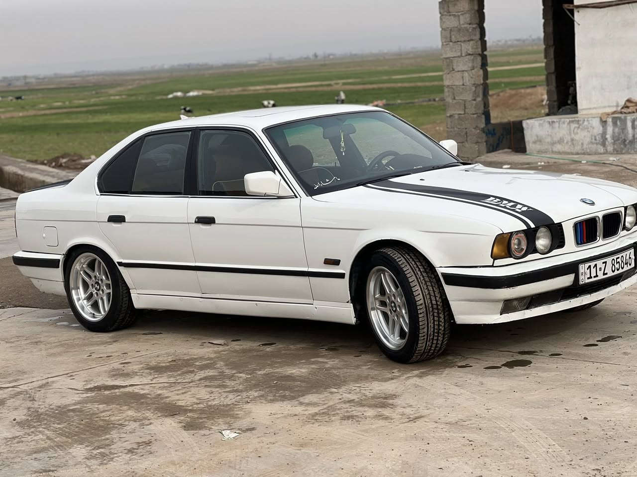 BMW 525 اصل وفصل 
رقم بغداد مشروع وطني  موديل ٩١
اني الشرعي تحويل وكالة شرط 
رقم دولي جديد 
سنوية 2030 
هزه صارلها ٥ اشهر 

محرك كبس دجتال المرغوب شرط لا نفخ ولا صرف 
كير توماتيك شرط 
طخم جديد قبل شهر بدلت طخمها 
كزوز رياضي 
وايرمنية كلها شغالة
منضمونة زينون 
تبريد فوول فوول تدفئة شغالة 
كشانه جلد مال شركة وسويتلها دوشمة جديده 
دبل تكوه 
دبل اوفر 
دبل ايرباك 
شاشة ومسجل 
قفل مركزي 
جوم كهرباء
مرايه كهرباء 
وياله M المرغوب 
فتحه بالسقف شغاله بدون خلل 

كابون بانزين بيها الجديد بس هذا ما انطي لان تعرفون كل معلوماتي بيها. ف انت من تحول مباشر تروح تحول الكابون باسمك. 

ضررها بيها ضربه بالجاملغ الامامي السكن هذا صبغ بدون دواخل + البونيد صبغ  واكو اماكن تلكيط معجون الباقي جمالية 

ترايك بيها 200 شرط 
تعال شوفها اذا مو احلى من الصور لتاخذها 

السعر 75 ورقه وبيها مجال قليل ترهم مراوس حسب القناعه 
مكاني موصل حي الميثاق 

لا تتصل اذا ما تشوف المنشور كلشي موضح بي 

للتواصل فقط اتصال ***********
