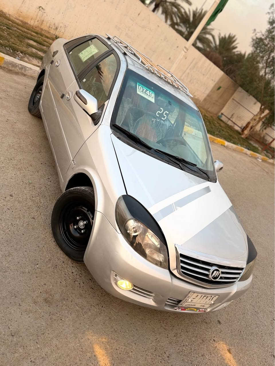 السلام عليكم 
📌ليفان 520 موديل 2012 
📍كير ومكينه خير من الله 
📍صدر امامي خلفي جديد 
📍كهربائيات كلها شغاله 
📍تبريد ثلج ❄️ 
📍تخم تاير نضيف 
📍شاشه 
📌مكاني بغداد حي العامل 

📍السياره جاهزه وبدون اي نقص واحله من الصور وبل عافيه عل ياخذها

📞 ***********
📌السعر ٣٩ وبيها مجال بغداد, العراق
