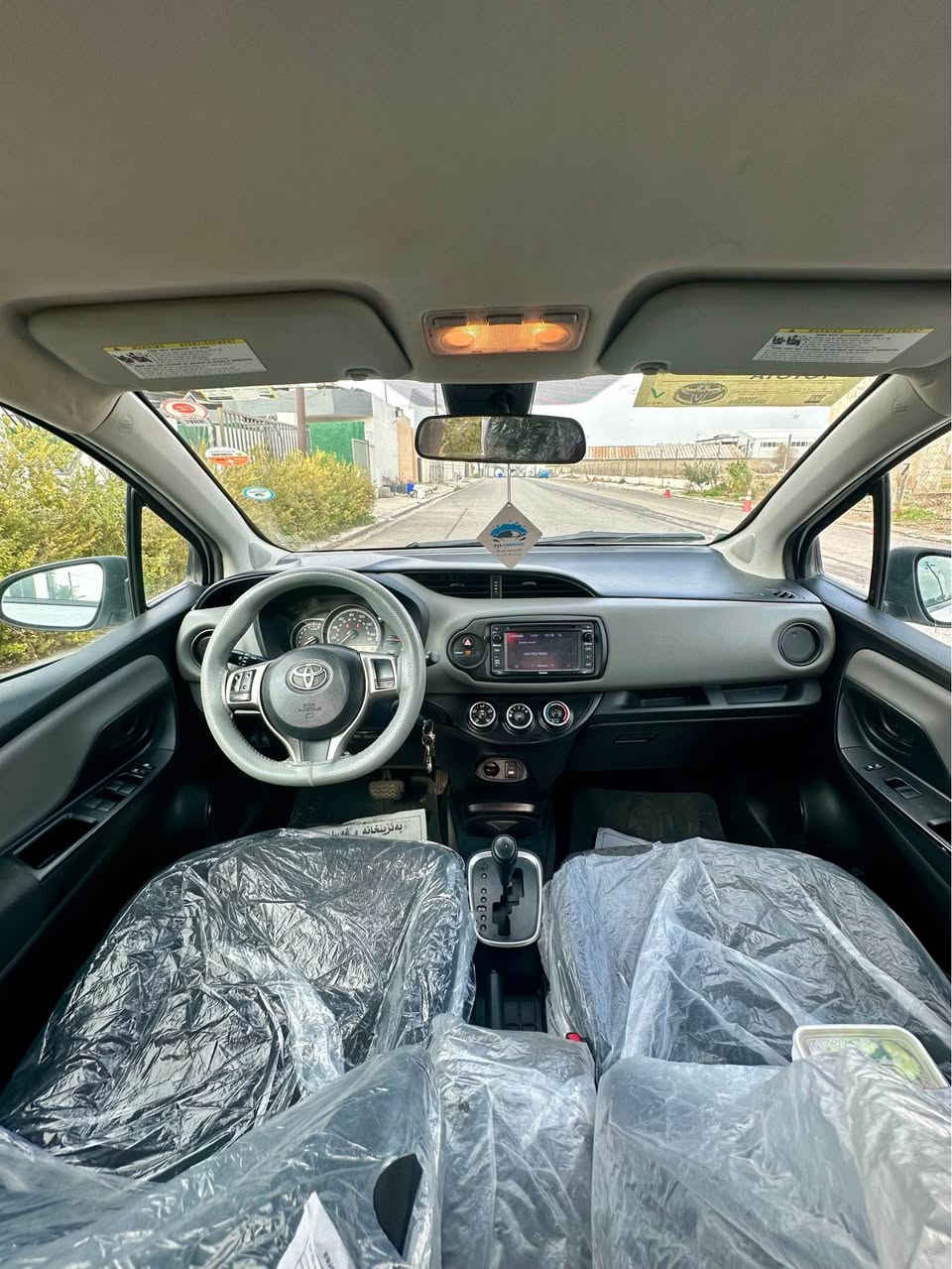 یارس 2017  سپی 
جانتا مواسفات امریکی گیر توماتیک تحکم ستیرن شاشە کامیرا جام کارەبایی
چاملغێک و بستێک لە دۆسەکەی بۆیاغە 
سعر 102 وەرەقە و مجال
رەقەم و شتی هەمووی تازەیە بەشەرتی بەناوکردن(***********) أربيل, العراق
