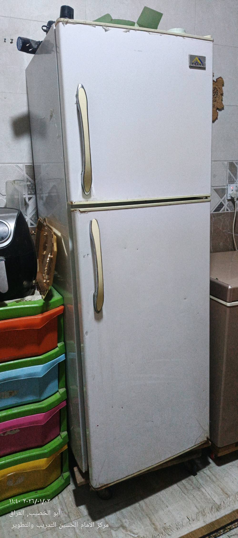 ثلاجه نوع برادا ١٦ قدم تحتوي على ٥رفوف مع فريزر يتكون من رفين 